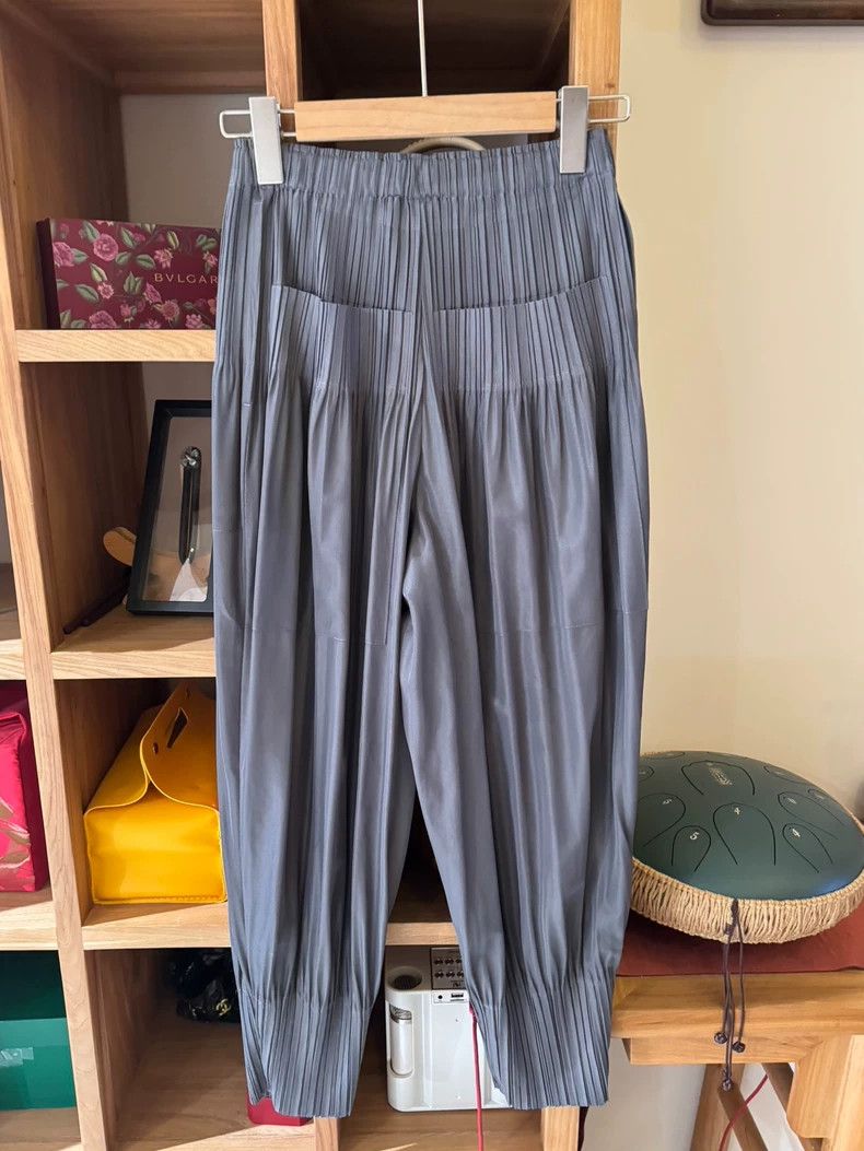 Issey Miyake Issey Miyake size:2 Grey pleated puff pants Size 31" - 6 Thumbnail