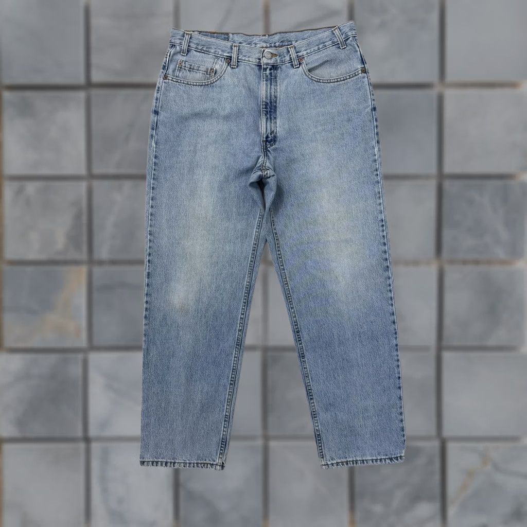 Levi's VINTAGE Levis 550 Jeans Mens 36x30 Blue Light Wash Relaxed Tapered Leg Denim Size US 36 / EU 52 - 1 Thumbnail