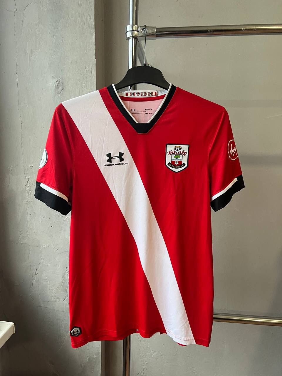 Under Armour 2020/21 SOUTHAMPTON #9 INGS HOME SOCCER JERSEY SHIRT SIZE M Size US M / EU 48-50 / 2 - 2 Thumbnail