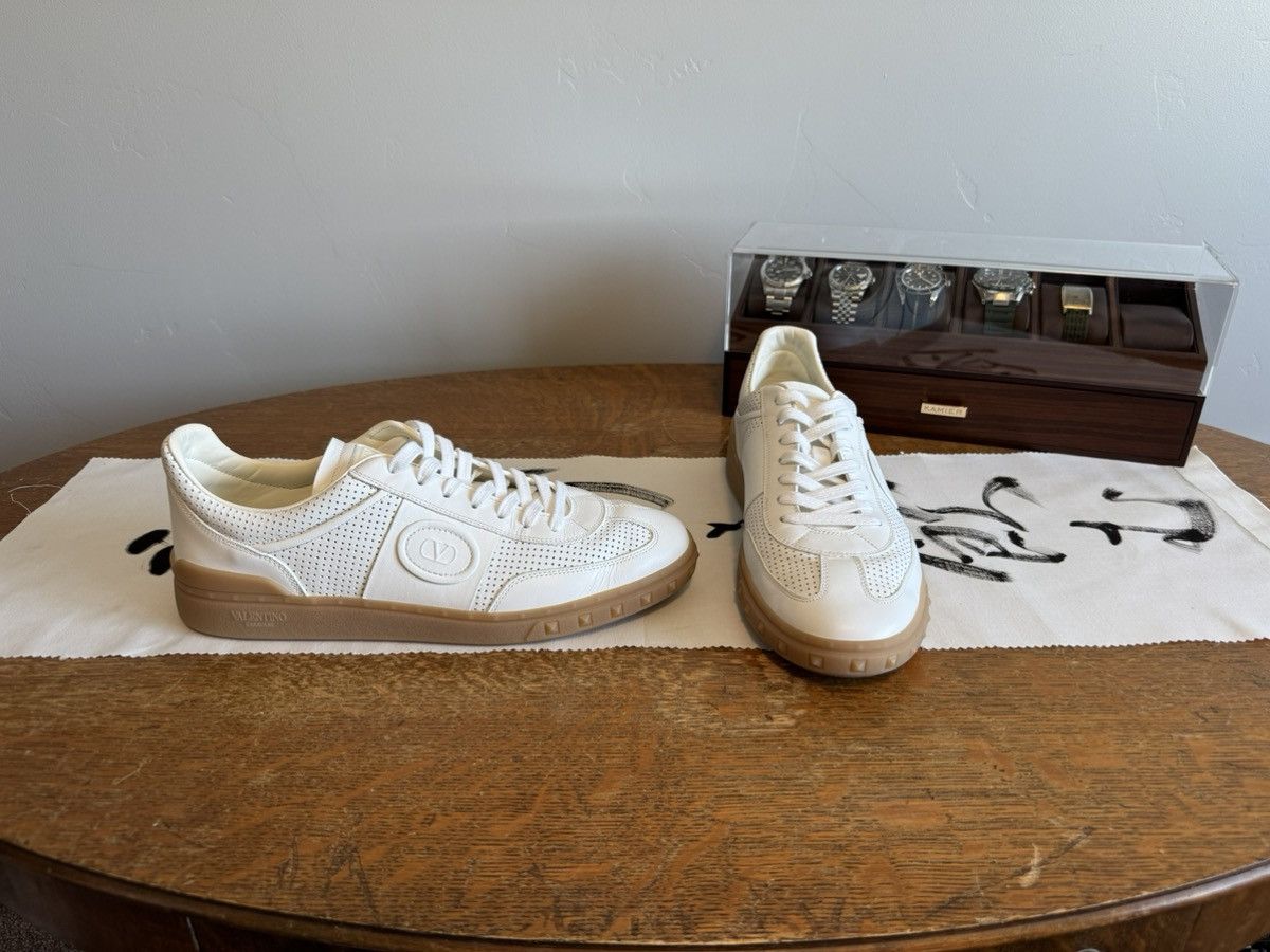 Valentino Valentino Garavani Rockstud Low-Top Sneaker Size US 10 / EU 43 - 1 Thumbnail
