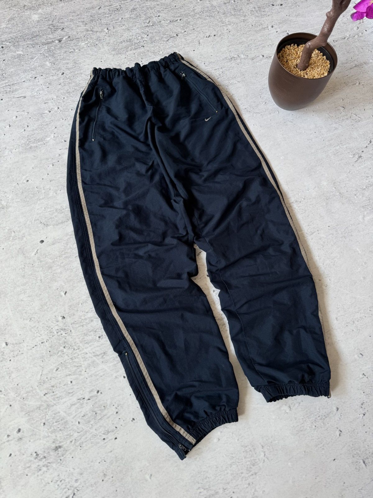 Nike × Vintage NIKE NYLON VINTAGE Y2K OVERSIZE BAGGY FIT PANTS SWEATPANTS Size US 32 / EU 48 - 1 Thumbnail
