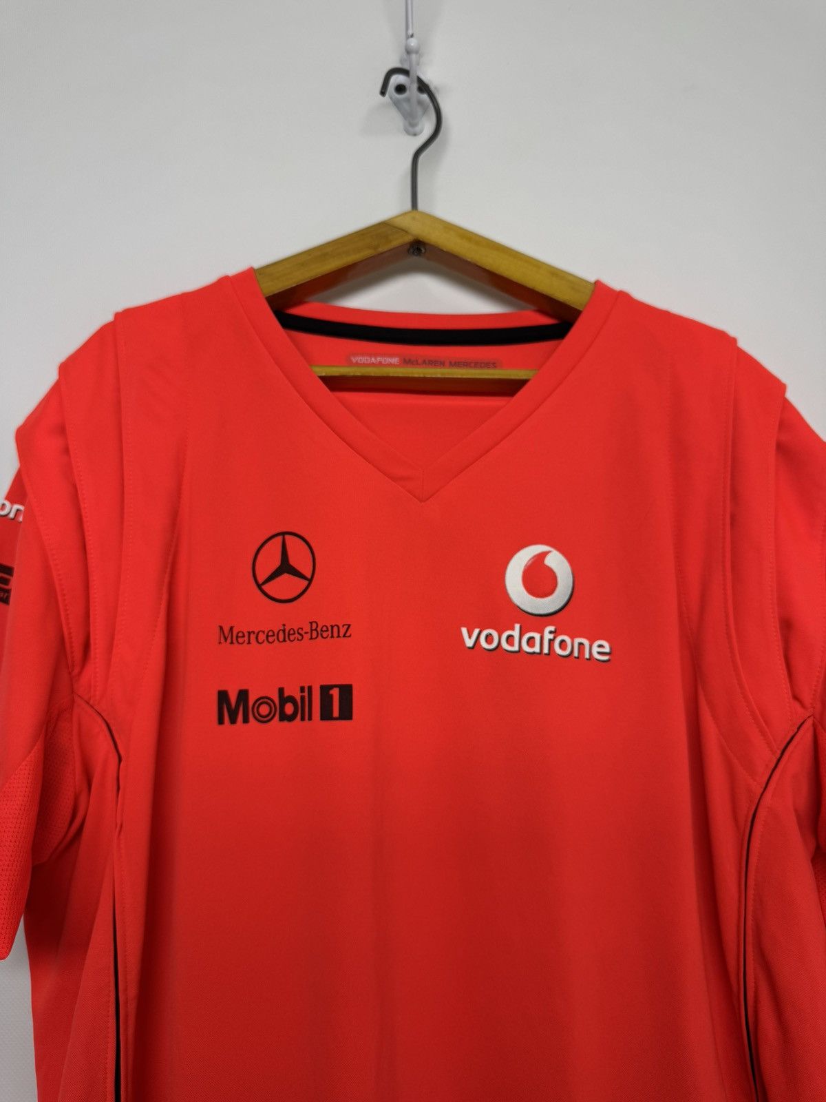 Mercedes-Benz Vodafone Vintage Mercedes-Benz McLaren racing tshirt Size US XL / EU 56 / 4 - 4 Thumbnail