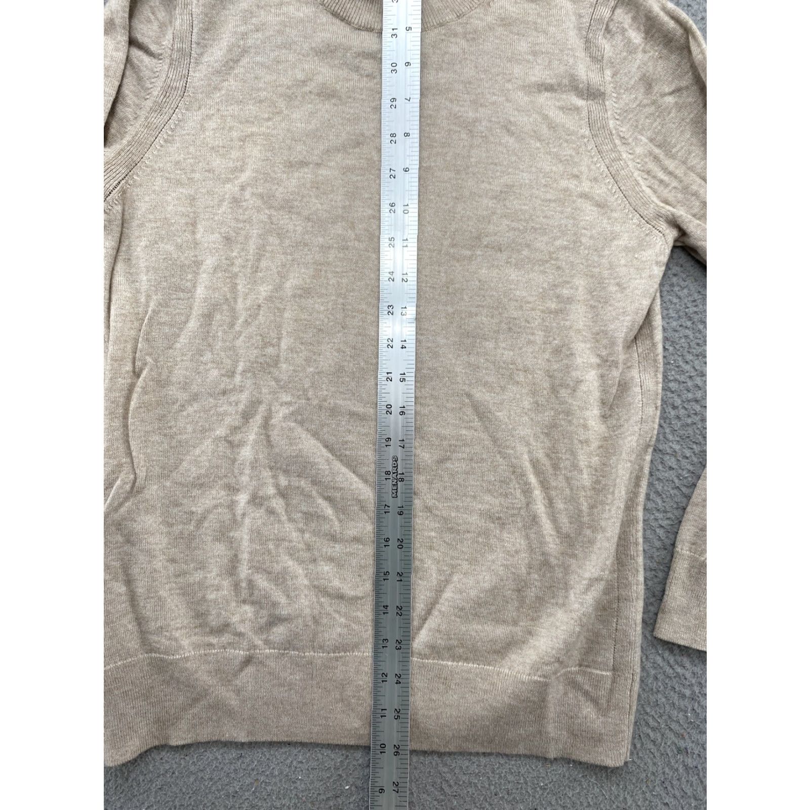 Banana Republic Banana Republic Lightweight Wool Blend Beige Sweater Women’s Size M Pullover Long Sleeve Wool Blend Beige Womens Medium Lightweight Pullover Sweater Size M / US 6-8 / IT 42-44 - 7 Thumbnail