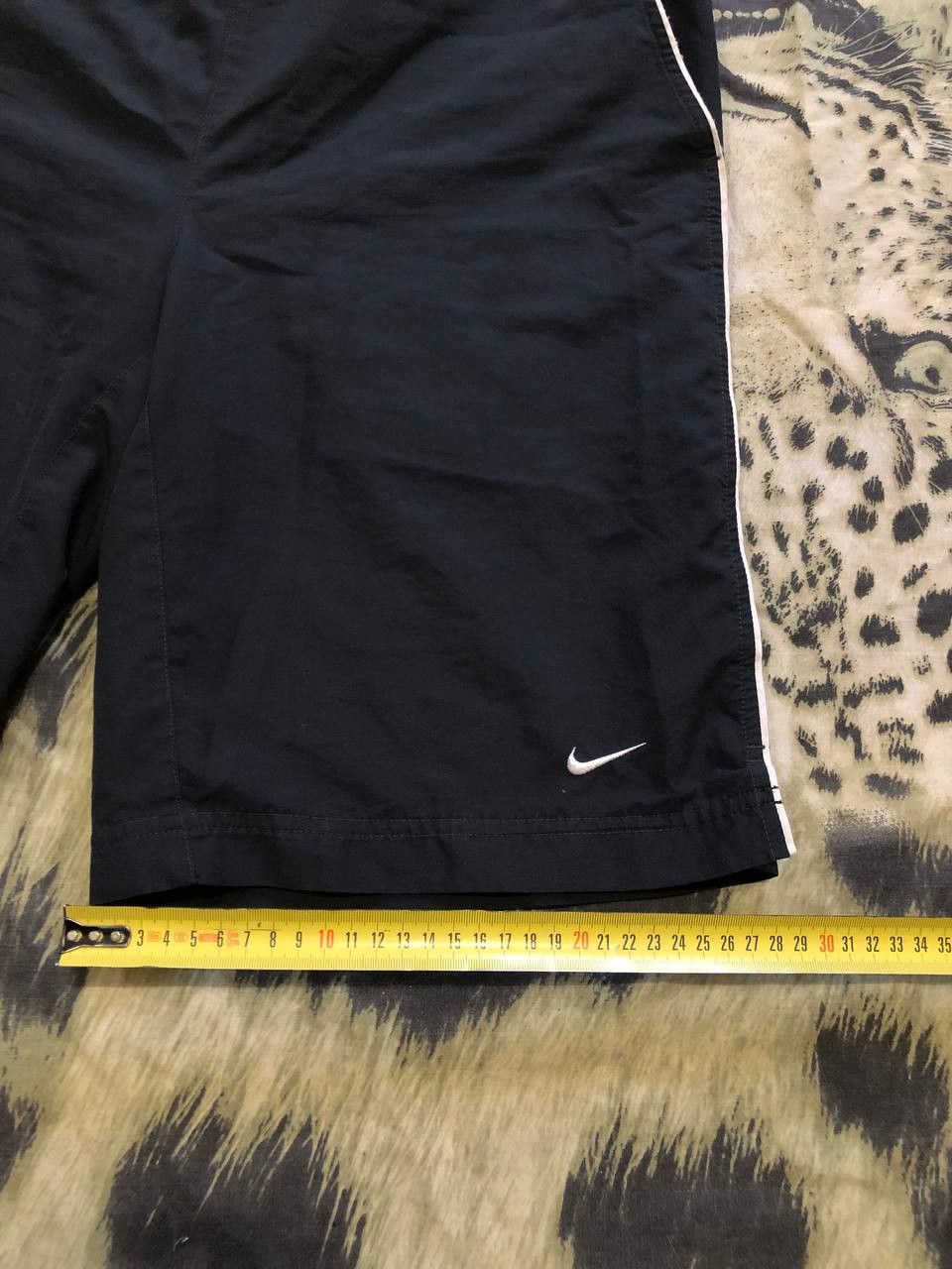 Nike Vintage Nike Y2K Swoosh Streetwear Shorts Hype Size US 30 / EU 46 - 8 Thumbnail