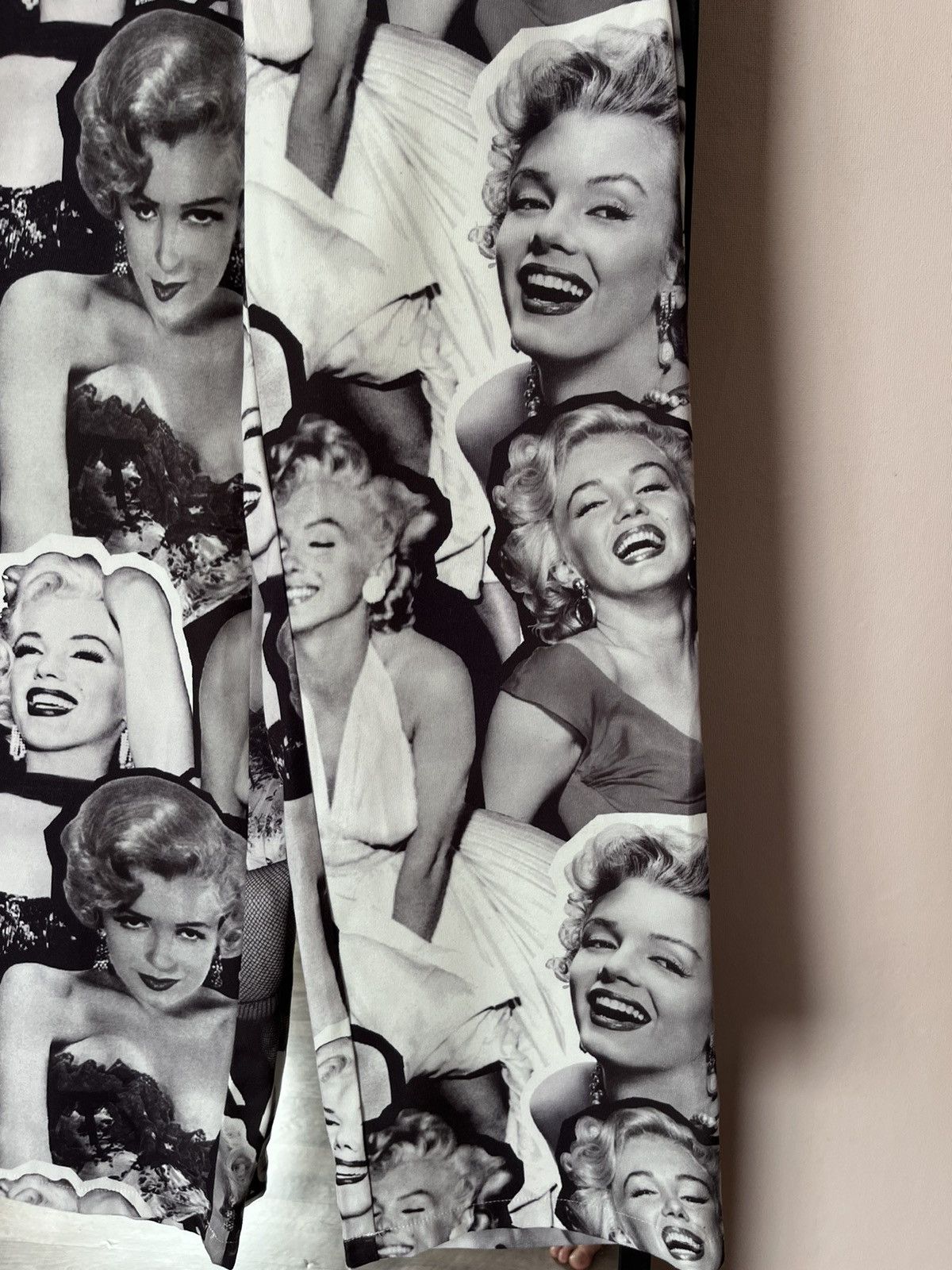 Other Marilyn Monroe All Over Print Photo Pants SHEIN Size S Size 30" / US 8 / IT 44 - 4 Thumbnail
