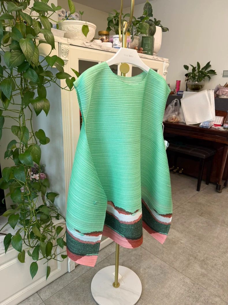 Issey Miyake Issey Miyake size:3 Green spring dress Size S / US 4 / IT 40 - 2 Thumbnail
