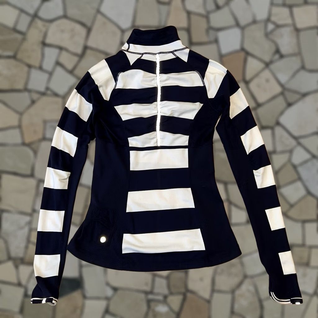 Lululemon Lululemon Run Switch Back 1/2 Zip Striped Pullover Women’s 6 Jacket Blue / White Athleisure, Workout, Casual Womens Size M / US 6-8 / IT 42-44 - 1 Thumbnail