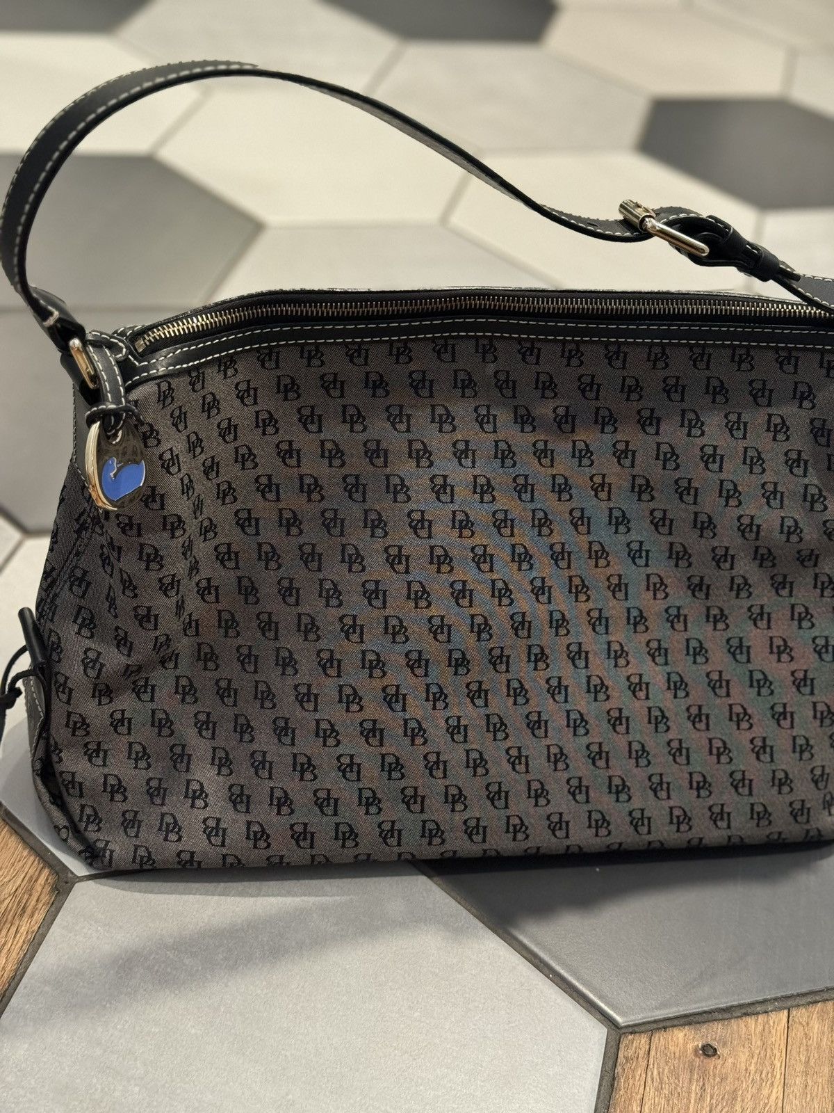 Dooney & Bourke Vtg Dooney & Bourke Signature Canvas Leather Shoulder Bag Size ONE SIZE - 2 Thumbnail