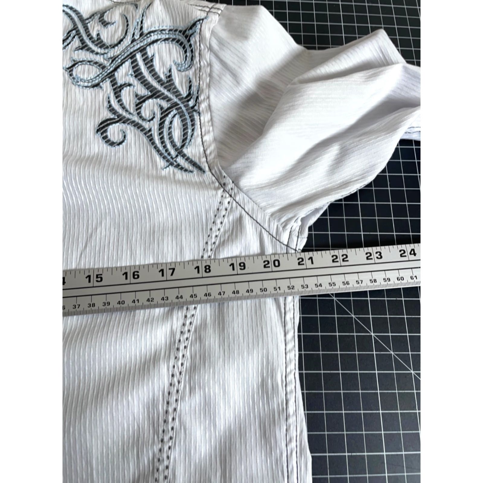 Roar VINTAGE Roar Embroidered Tribal Long Sleeve Shirt Adult Medium White Pinstripe Buckle Size US M / EU 48-50 / 2 - 5 Thumbnail