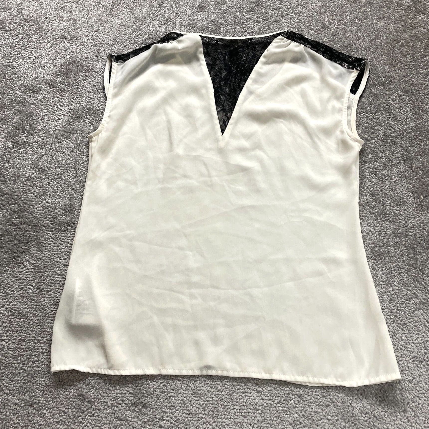 Banana Republic Banana Republic Tank Top Womens PXS White Lace V-Neck Sleeveless Blouse Size XS / US 0-2 / IT 36-38 - 2 Thumbnail