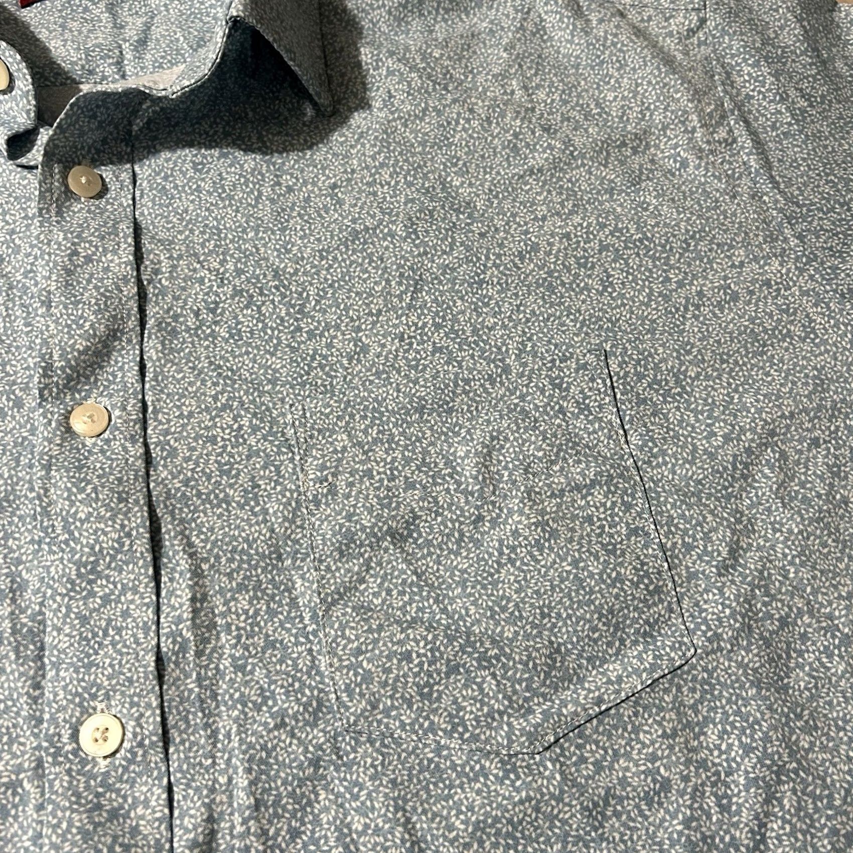 UNTUCKit UNTUCKit Floral Nylon Short Sleeve Casual Button-Up Shirt 2XL Men Light Blue Flower Pattern Nylon Shirt Size US XXL / EU 58 / 5 - 2 Thumbnail