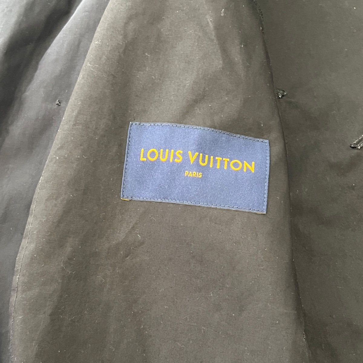 Louis Vuitton Louis Vuitton Virgil Abloh Sample Curved Seam Trench Coat Size US M / EU 48-50 / 2 - 11 Thumbnail
