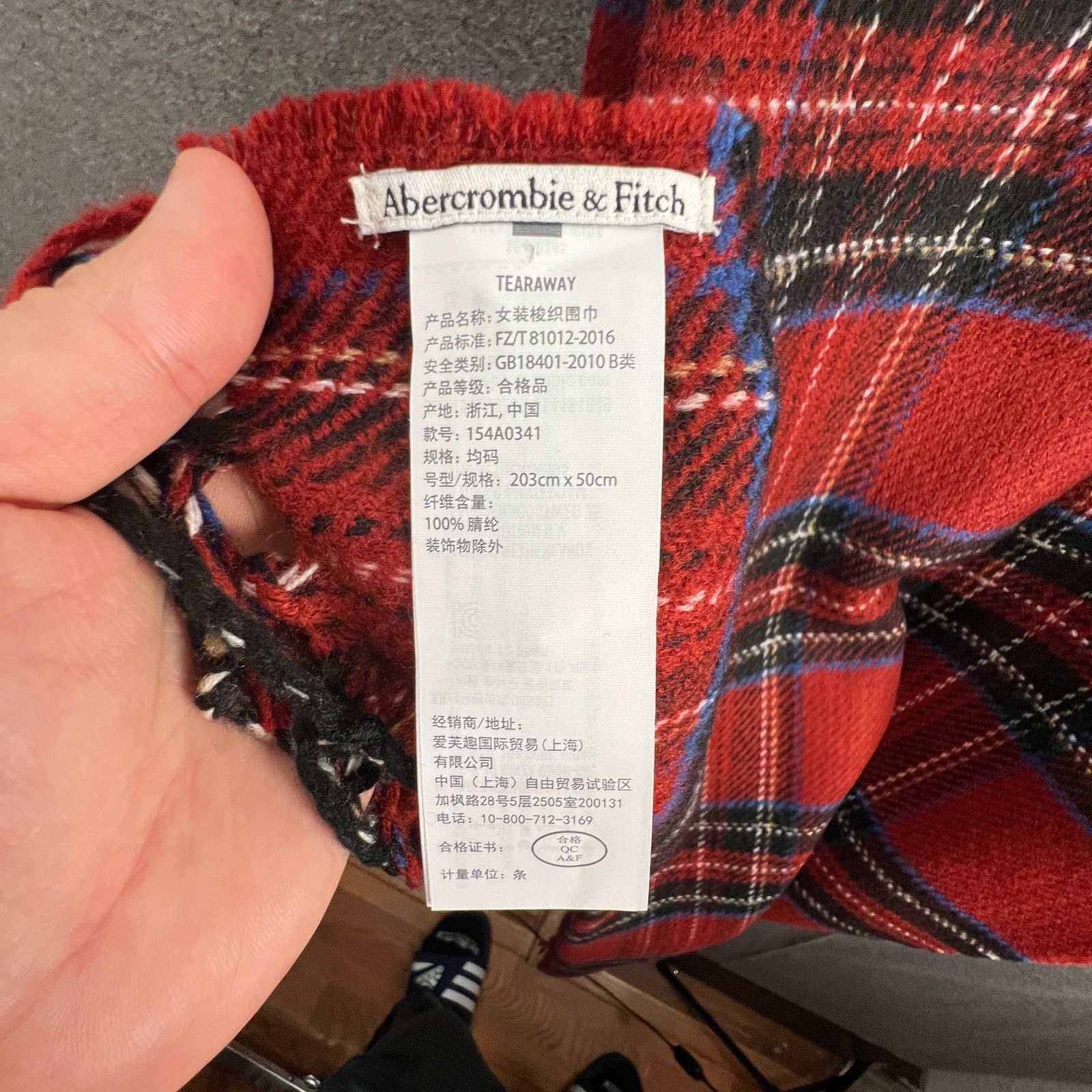 Abercrombie & Fitch Abercrombie & Fitch Plaid Scarves & Wraps Red Multi Color Size ONE SIZE - 4 Thumbnail