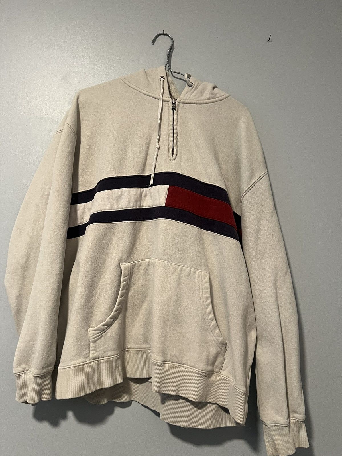 Tommy Hilfiger White Vintage Tommy hilfiger sweater Size US L / EU 52-54 / 3 - 1 Thumbnail