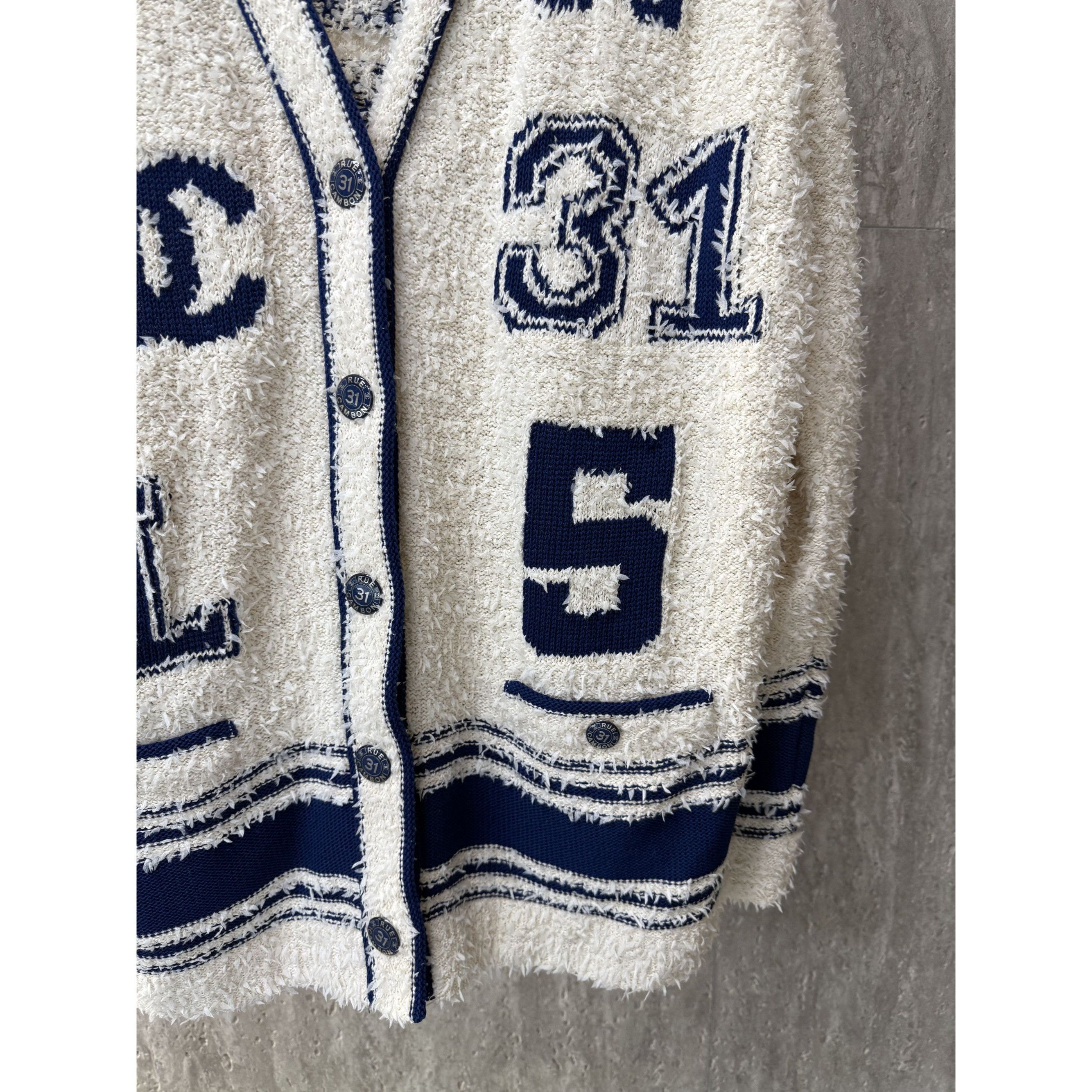 Chanel Chanel Womens Vintage Cardigan Sweater Beige/Navy Bouclé Kni Size XS / US 0-2 / IT 36-38 - 4 Thumbnail