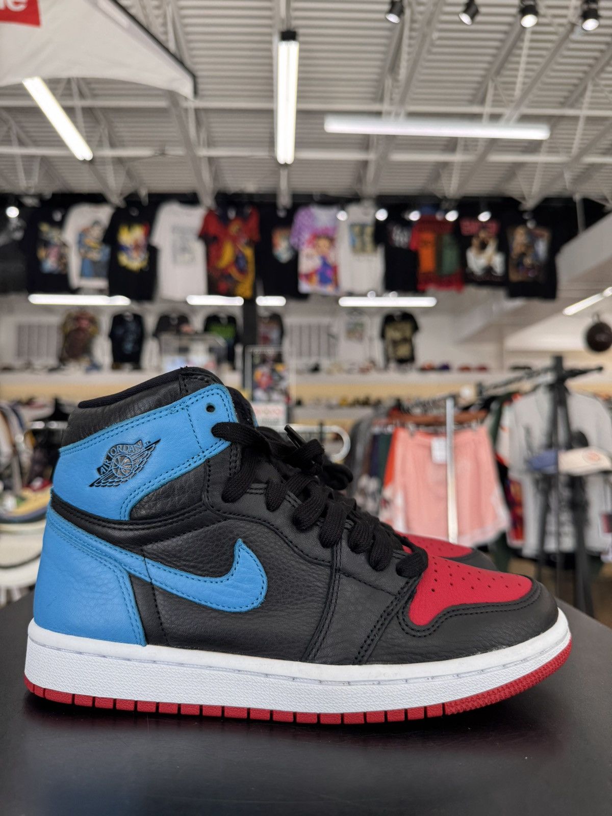 Jordan Brand Air Jordan 1 Retro High NC to Chi Size 6.5W/5M (2020) Size US 5 / EU 37 - 6 Thumbnail