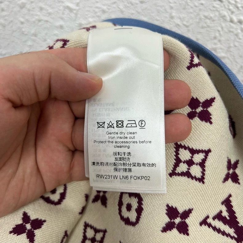 Louis Vuitton Louis Vuitton size m Three-quarter printed cashmere drawstr Size US 28 / EU 44 - 4 Thumbnail