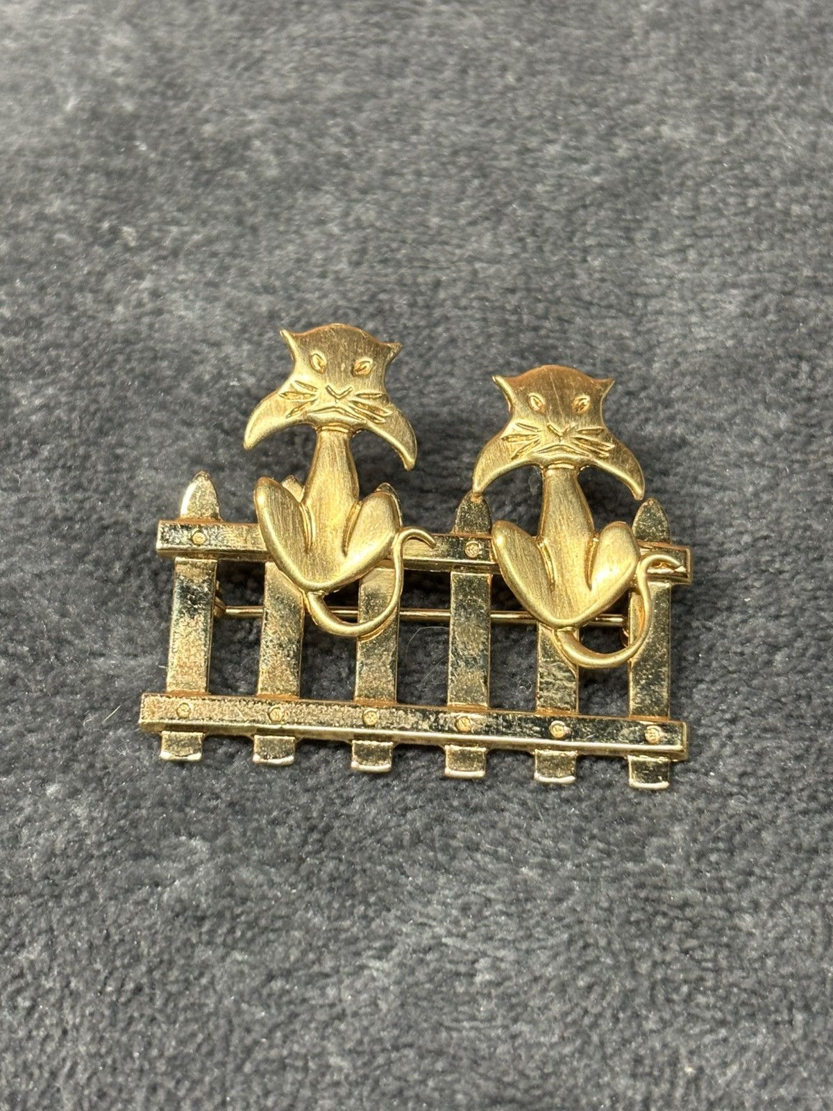 Other BEAU Sterling Silver 925 Two Cats Sitting on Fence Brooch Size ONE SIZE - 1 Thumbnail
