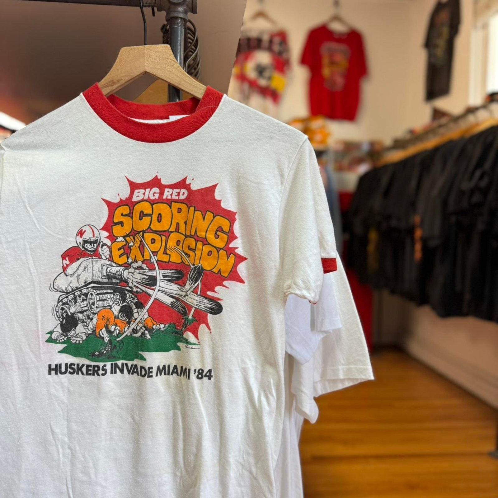 Vintage Vintage 80s Nebraska Huskers Scoring Explosion Tank T-Shirt Size US L / EU 52-54 / 3 - 1 Thumbnail