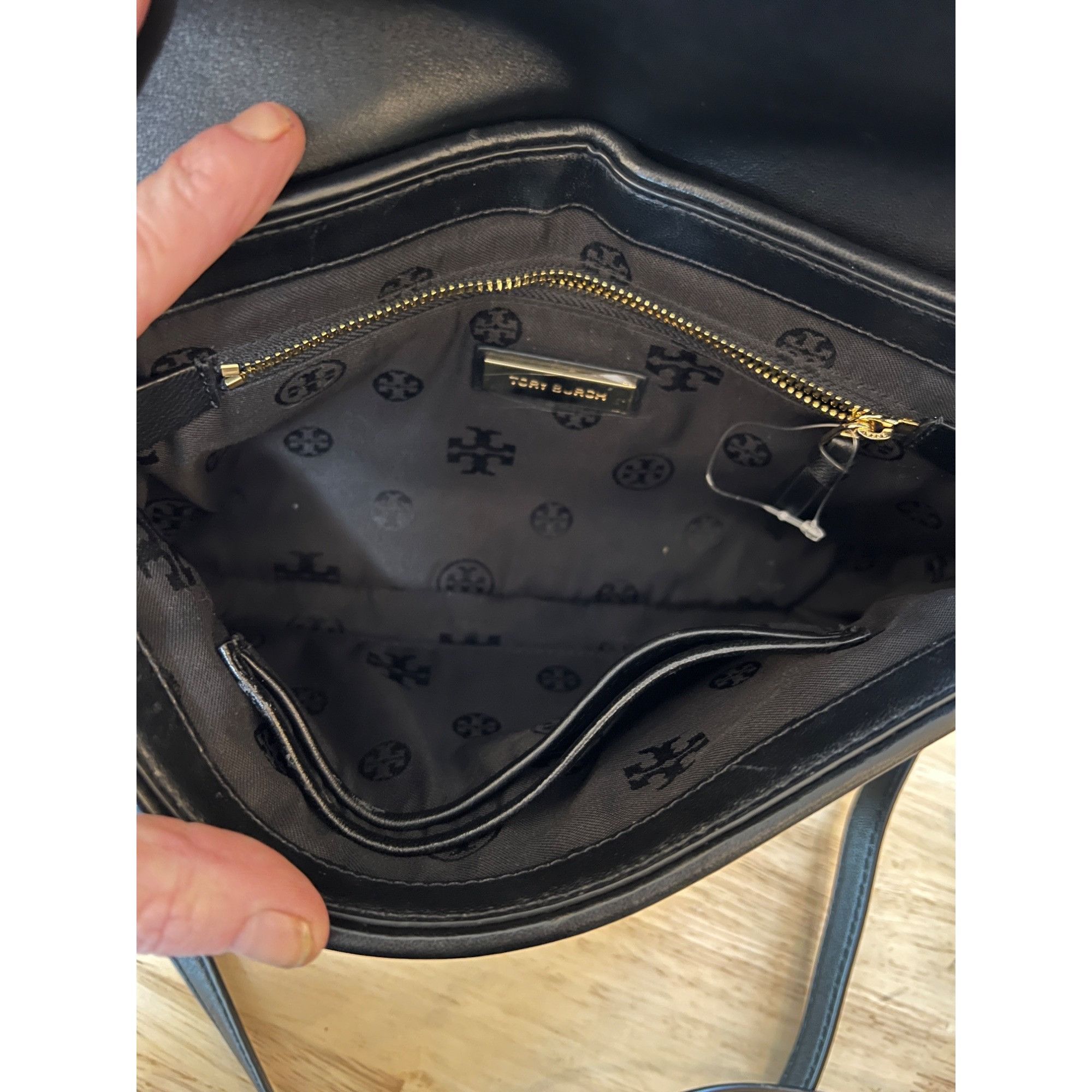 Tory Burch ✺✺ AUTHENTIC TORY BURCH Black Quilted Leather Fleming Handba Size ONE SIZE - 9 Thumbnail