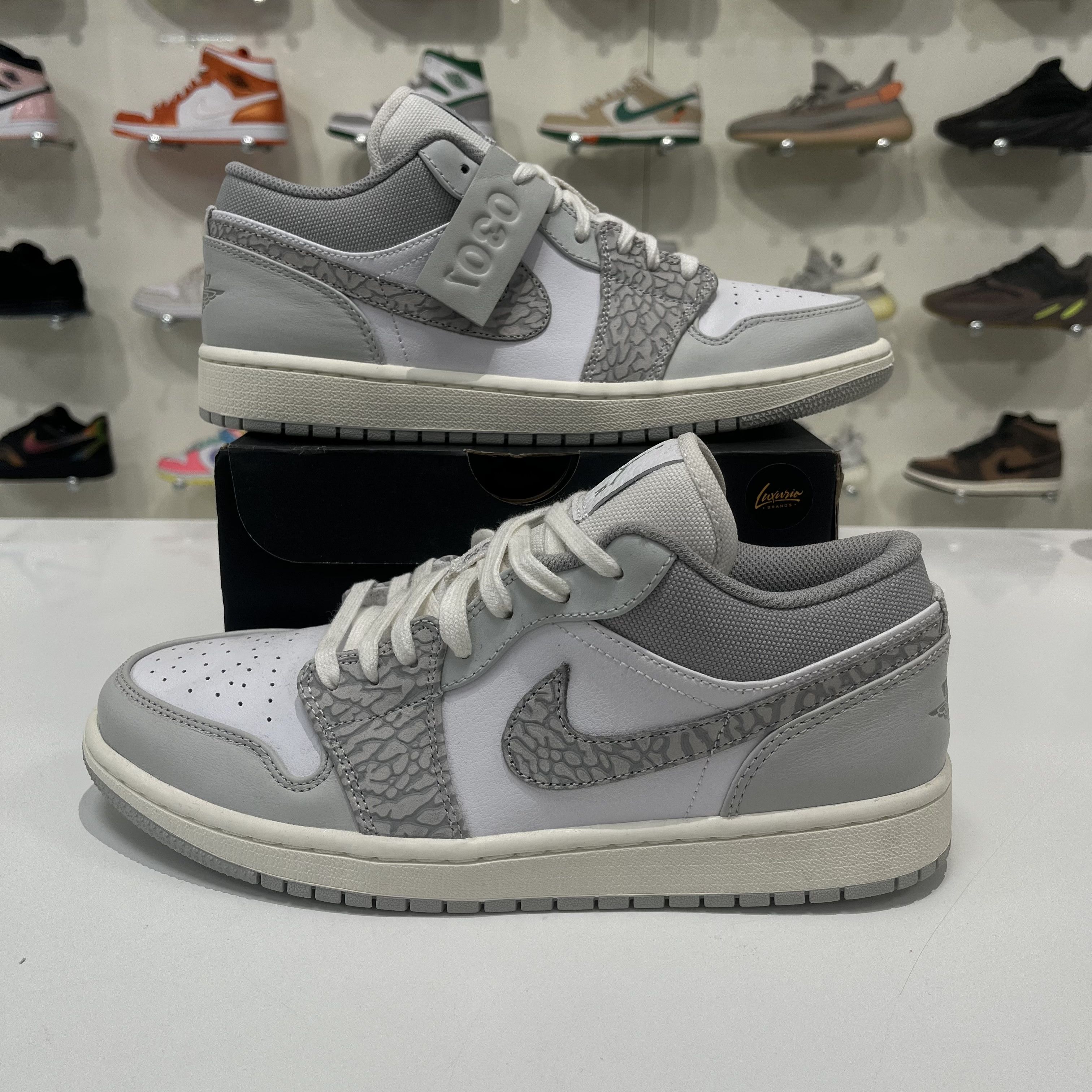Nike Air Jordan 1 Low Prm Smoke Grey Elepant Size US 10 / EU 43 - 1 Thumbnail