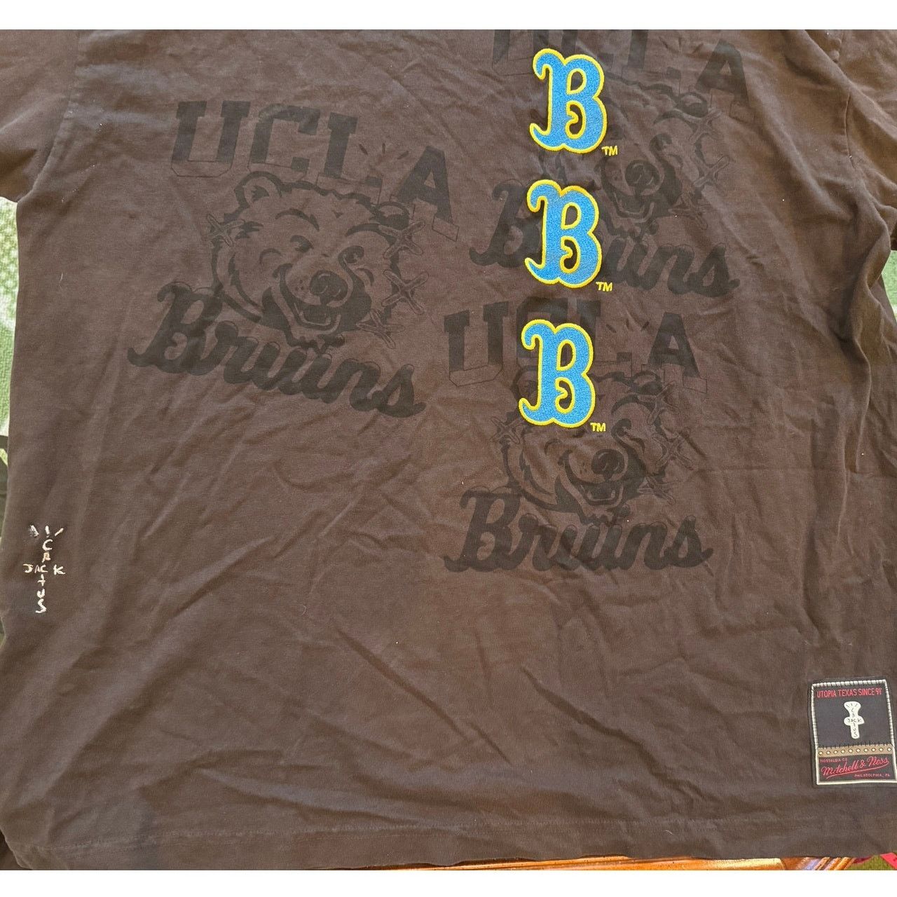 Travis Scott Cactus Jack Travis Scott x Mitchell & Ness UCLA Seal Tee 2XL Size US XXL / EU 58 / 5 - 9 Thumbnail
