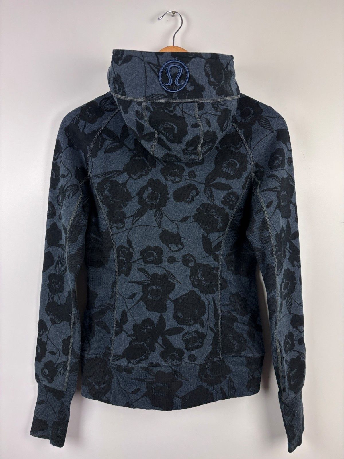 Lululemon Lululemon Scuba Floral Hoodie Cotton Blue Womens Size ~S Size S / US 4 / IT 40 - 4 Thumbnail