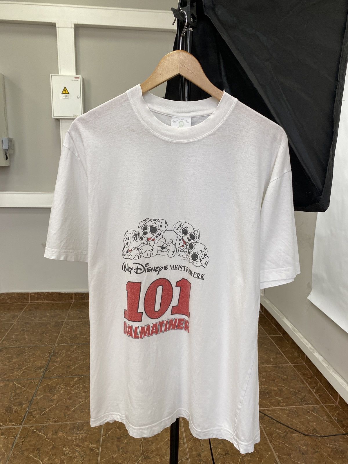 Disney 🇺🇸 Vintage 90s 101 Dalmatians Disney Pictures Movie T-Shirt Size US XL / EU 56 / 4 - 1 Thumbnail