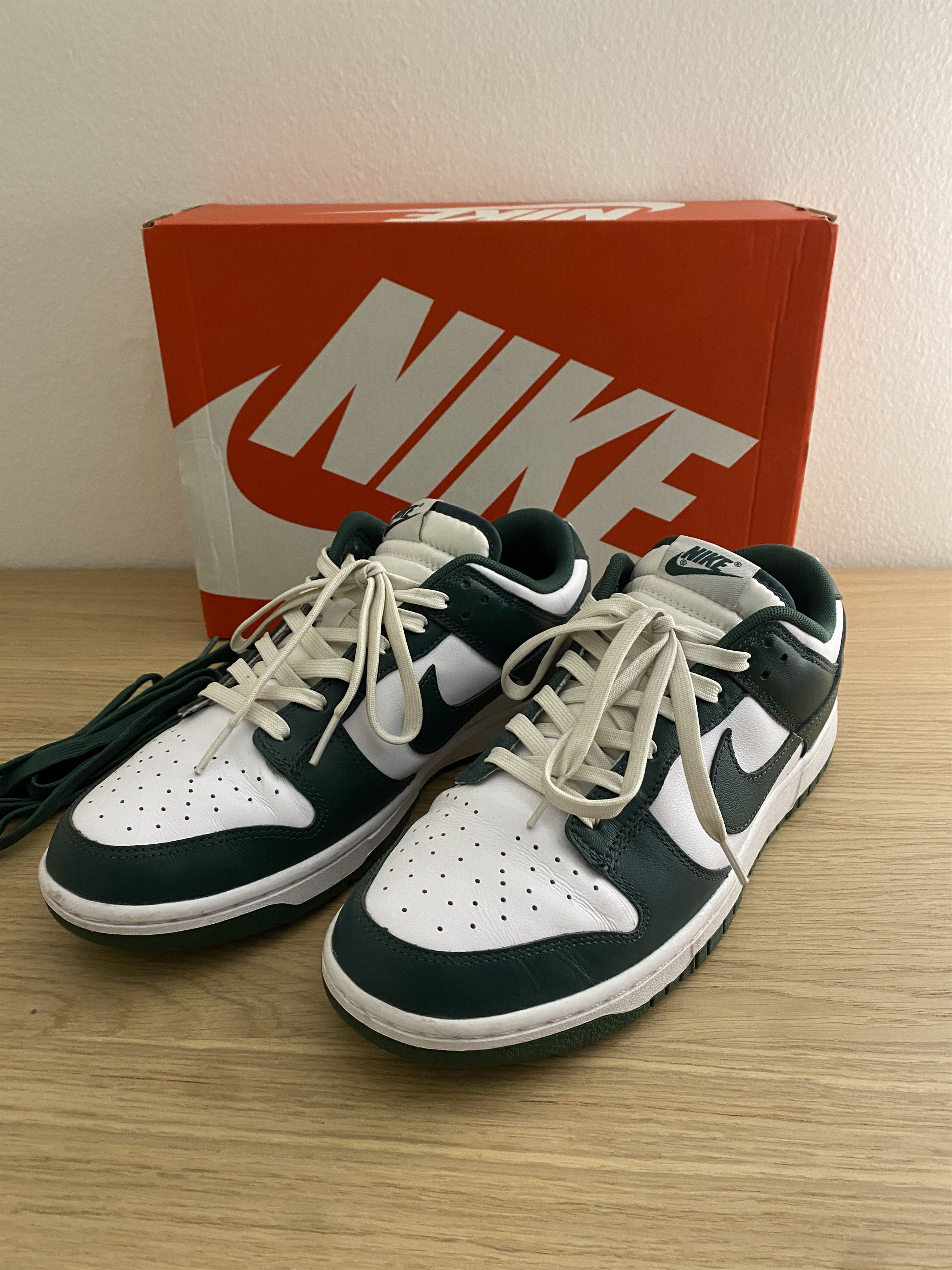 Nike Dunk Low Retro Size US 10 / EU 43 - 1 Thumbnail