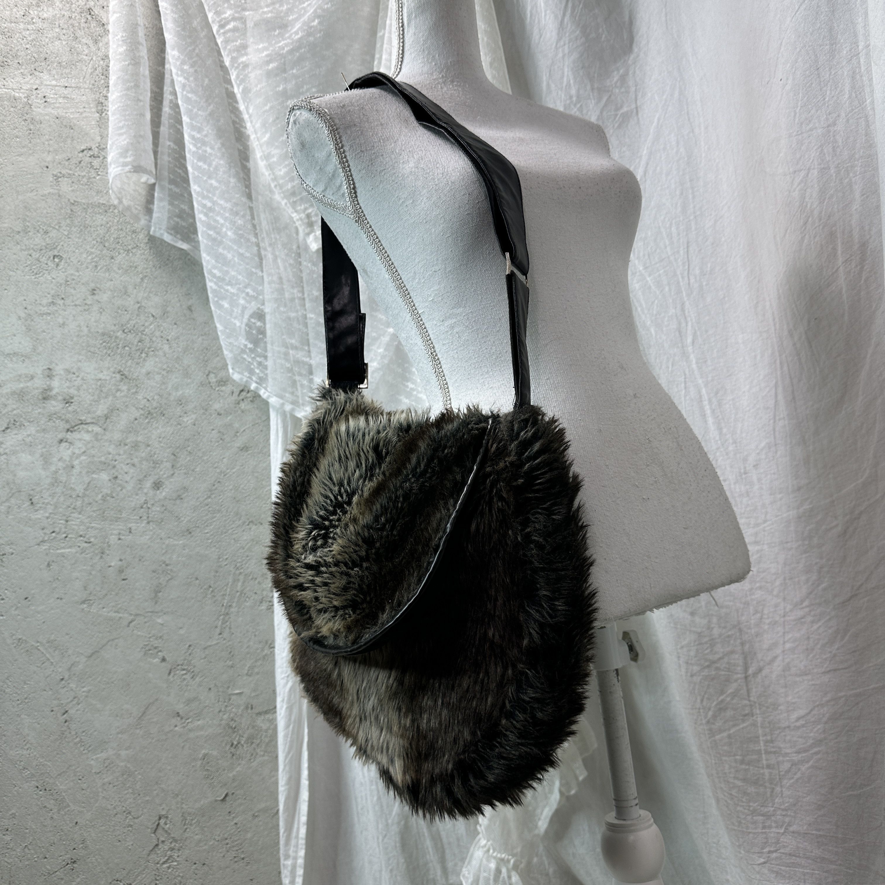 Vintage Vintage Avant Garde Faux Fur Shoulder Bag Y2K Size ONE SIZE - 3 Thumbnail