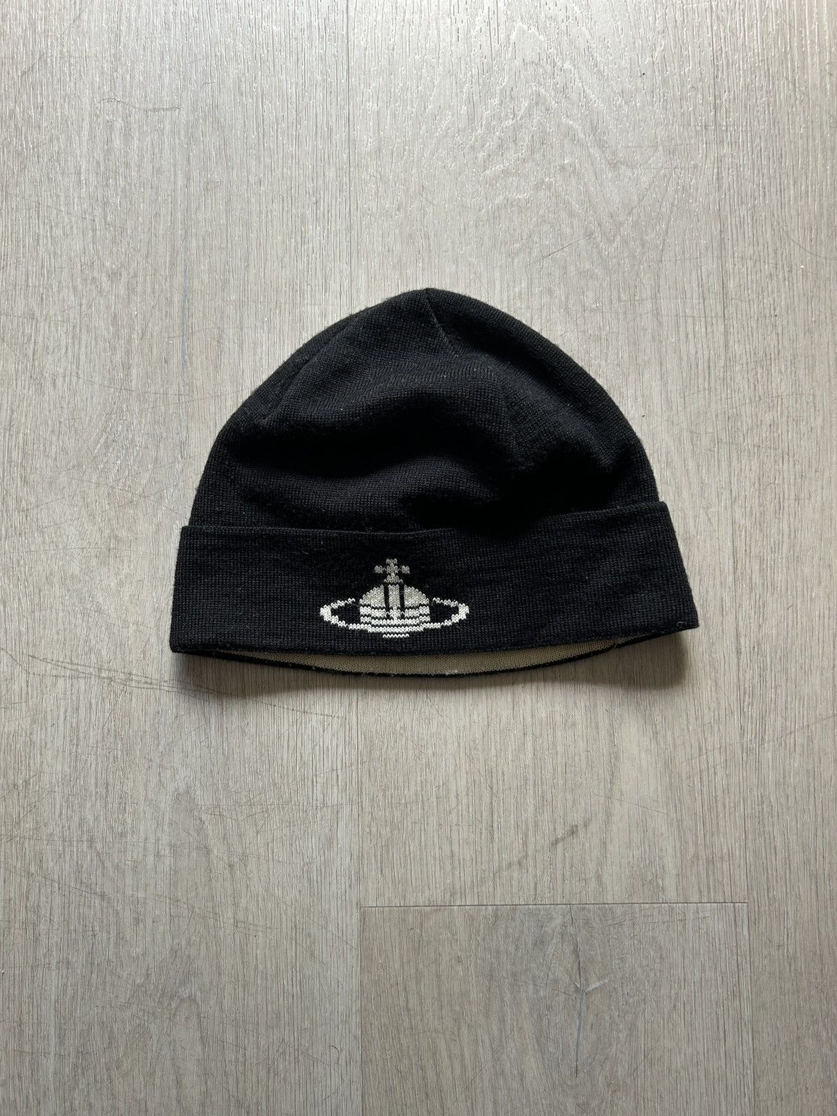 ★Vivienne Westwood★ 24FW ORB Embroidered Logo Beanie Black Vivienne Westwood Orb-embroidered Beanie In Black Fabric