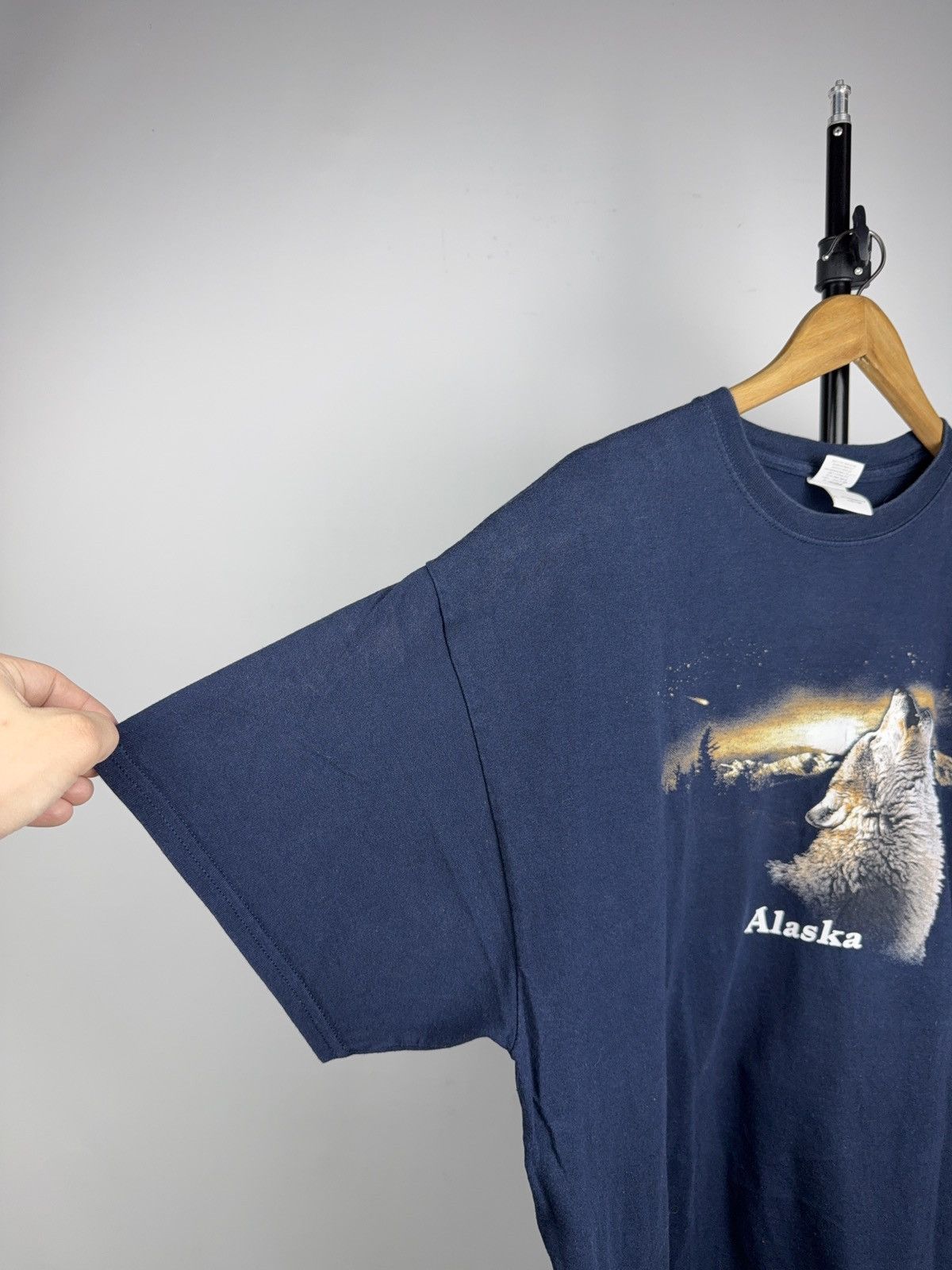 Vintage 00s Retro USA Alaska Wolf Graphic T Shirt Nature Outdoor Tee Size US XL / EU 56 / 4 - 9 Thumbnail
