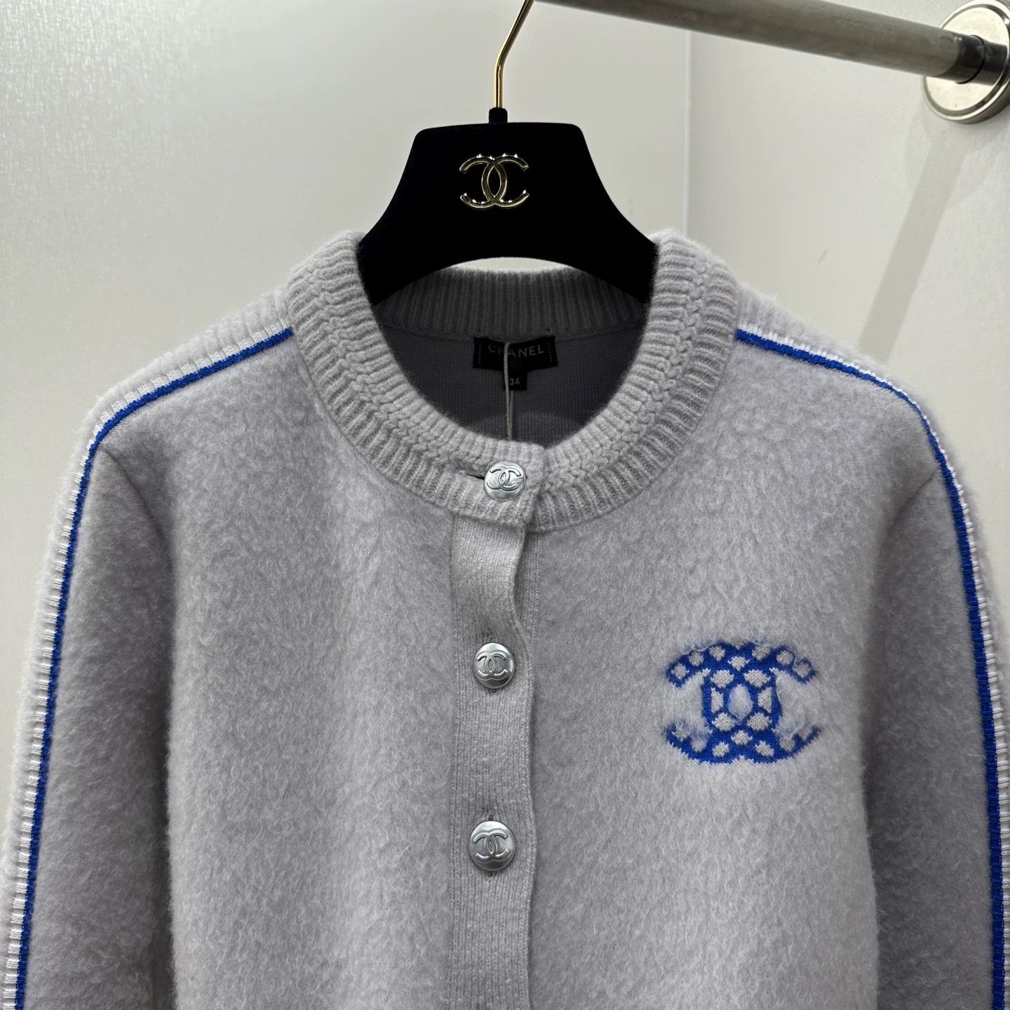 Chanel Chanel mar27 Ski Series Cashmere Cardi Silver Button 34 Size XS / US 0-2 / IT 36-38 - 6 Thumbnail