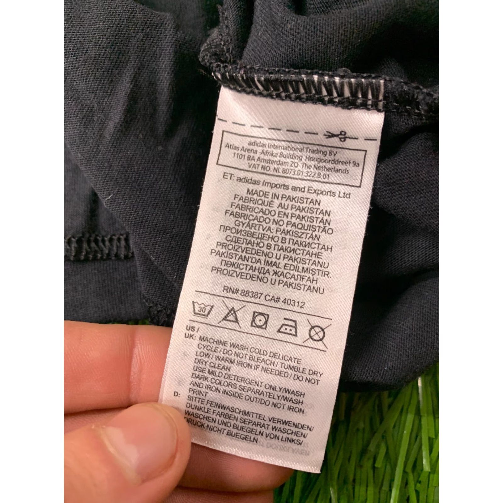 Adidas ADIDAS ORIGINAL 2018 MEN CASUAL VEST SLEEVELESS SHIRT T-SHIRT JERSEY SIZE M Black Logo Solid 2010s Mens Size US M / EU 48-50 / 2 - 5 Thumbnail