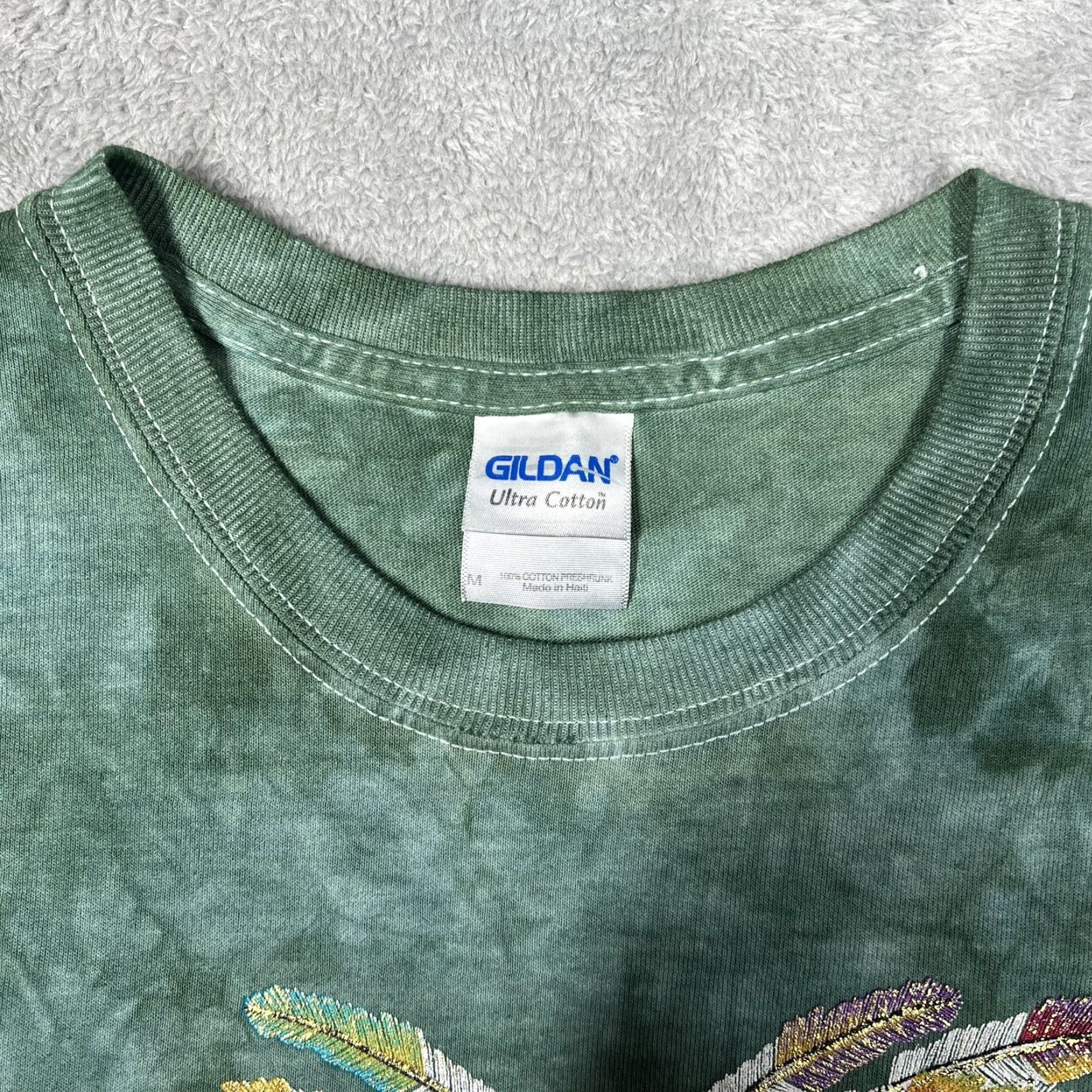 Gildan Gildan T-Shirt Native Tribal Tie-Dye Green Bear Feather Puffy Print Mens Medium Shirt M Green 90s Tribal Size M / US 6-8 / IT 42-44 - 6 Thumbnail