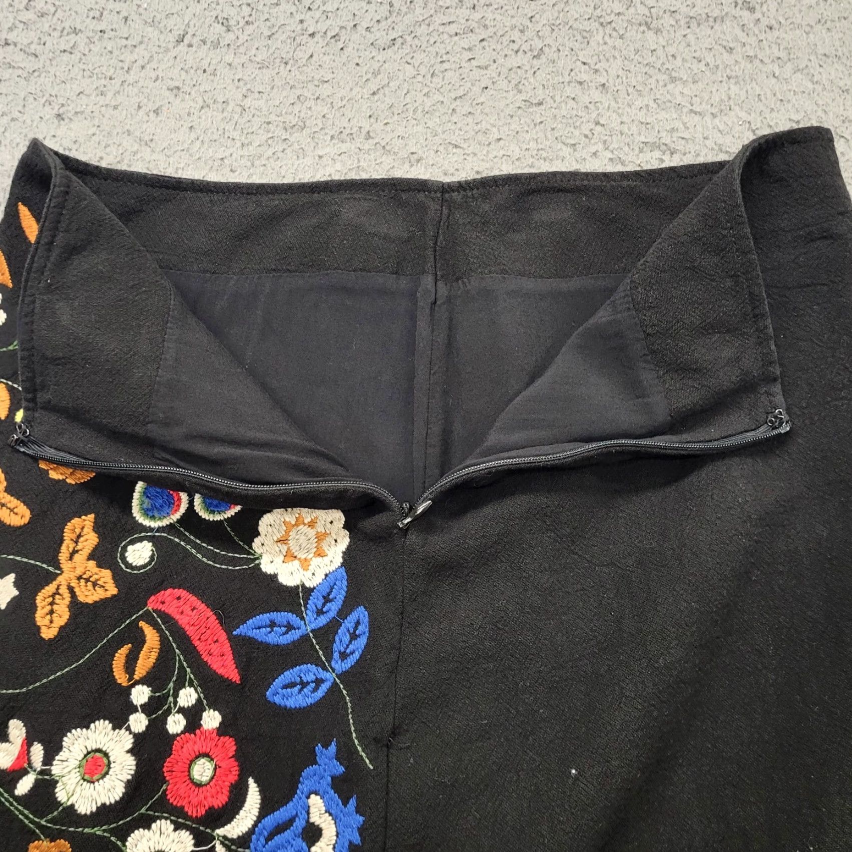 Vintage UMGEE Floral Embroidered Skirt Women’s Size Small Boho Mini Black Red Birds Skirt Mini Bohemian Festival Women Size 28" / US 6 / IT 42 - 4 Thumbnail