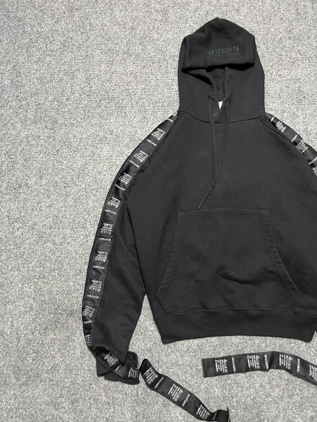 Vetements Vetements Tape Washing Lebel Hoodie Size US XXS / EU 40 - 7 Thumbnail