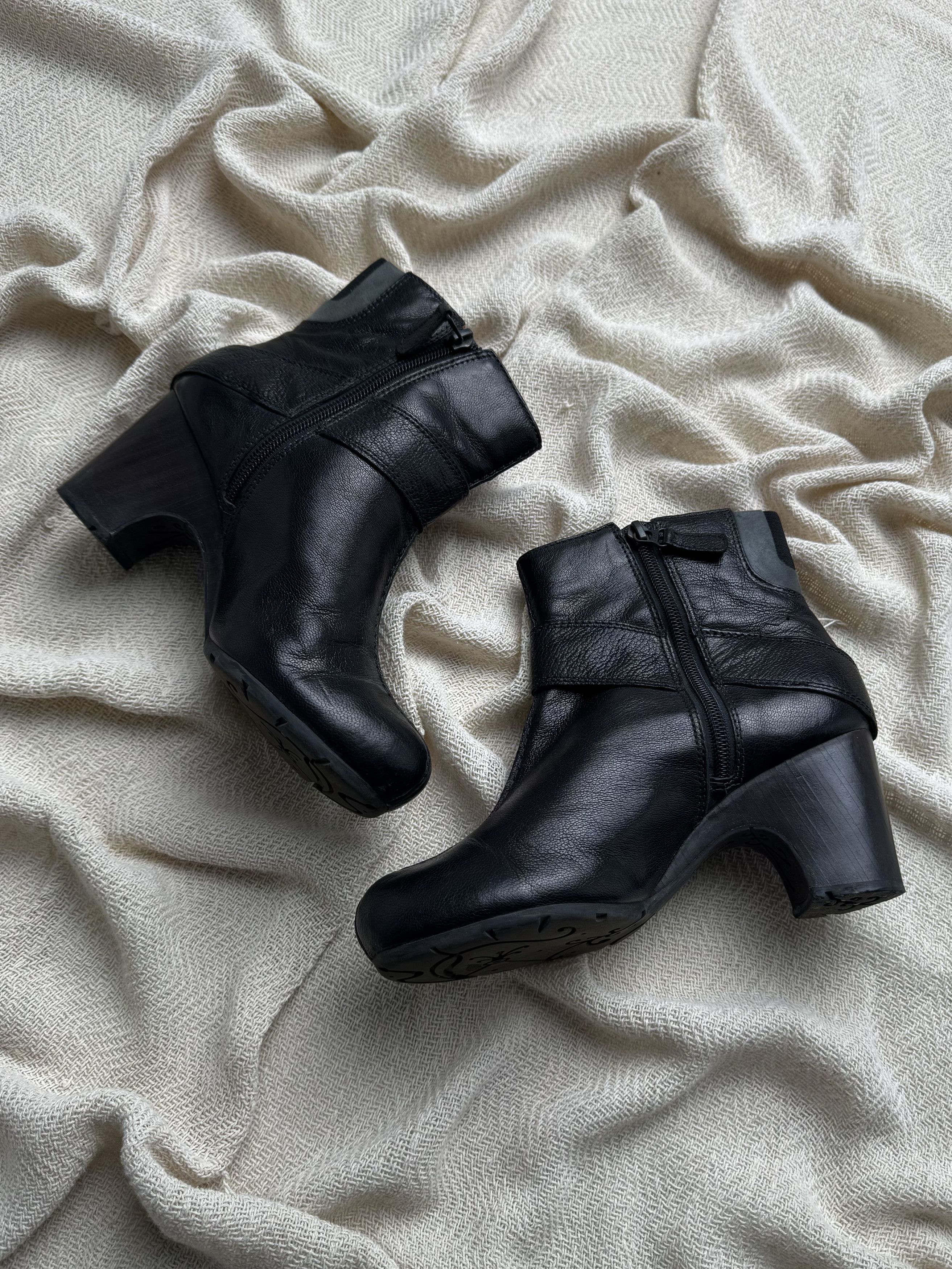 Clarks Clarks Vintage Leather Ankle Boots Block Heel Buckle Zip Size US 6 / IT 36 - 3 Thumbnail