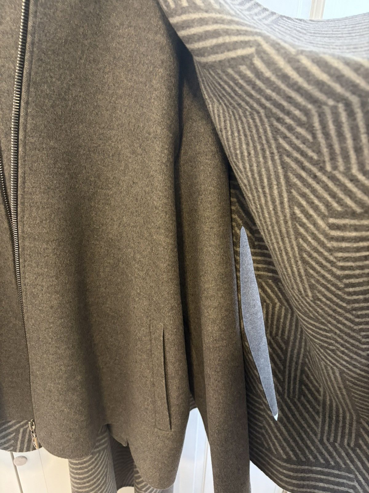 Fendi Fendi Runway Wool Coat with Cape Design Size US L / EU 52-54 / 3 - 9 Thumbnail