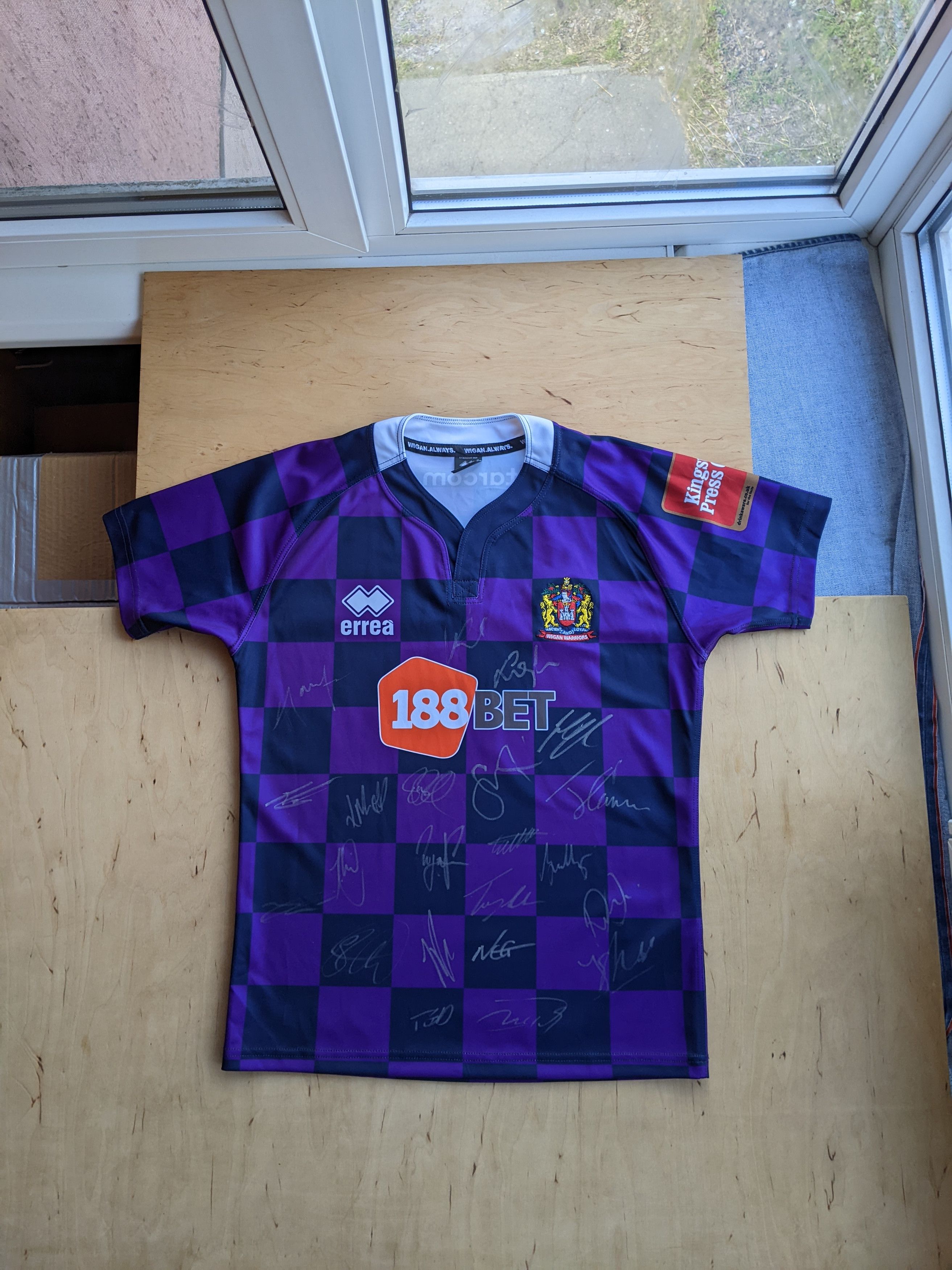 Errea Errea Wigan Warriors Rugby Jersey Shirt Signed Autographs Size US M / EU 48-50 / 2 - 3 Thumbnail