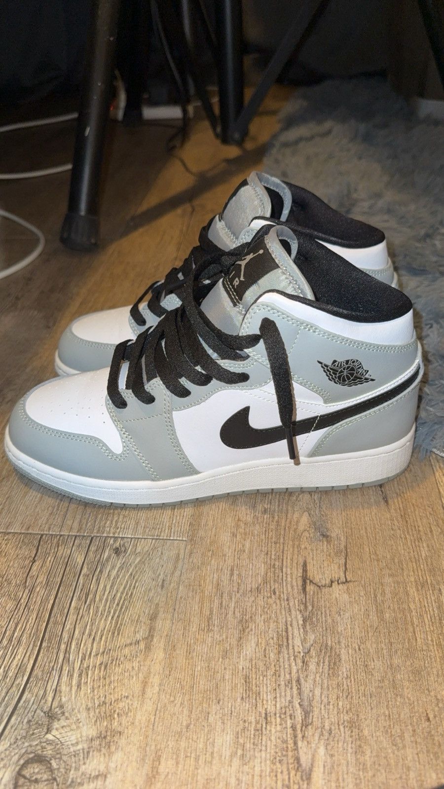 Jordan Brand Air Jordan 1 mid Light Smoke Grey Size US 8 / IT 38 - 2 Thumbnail