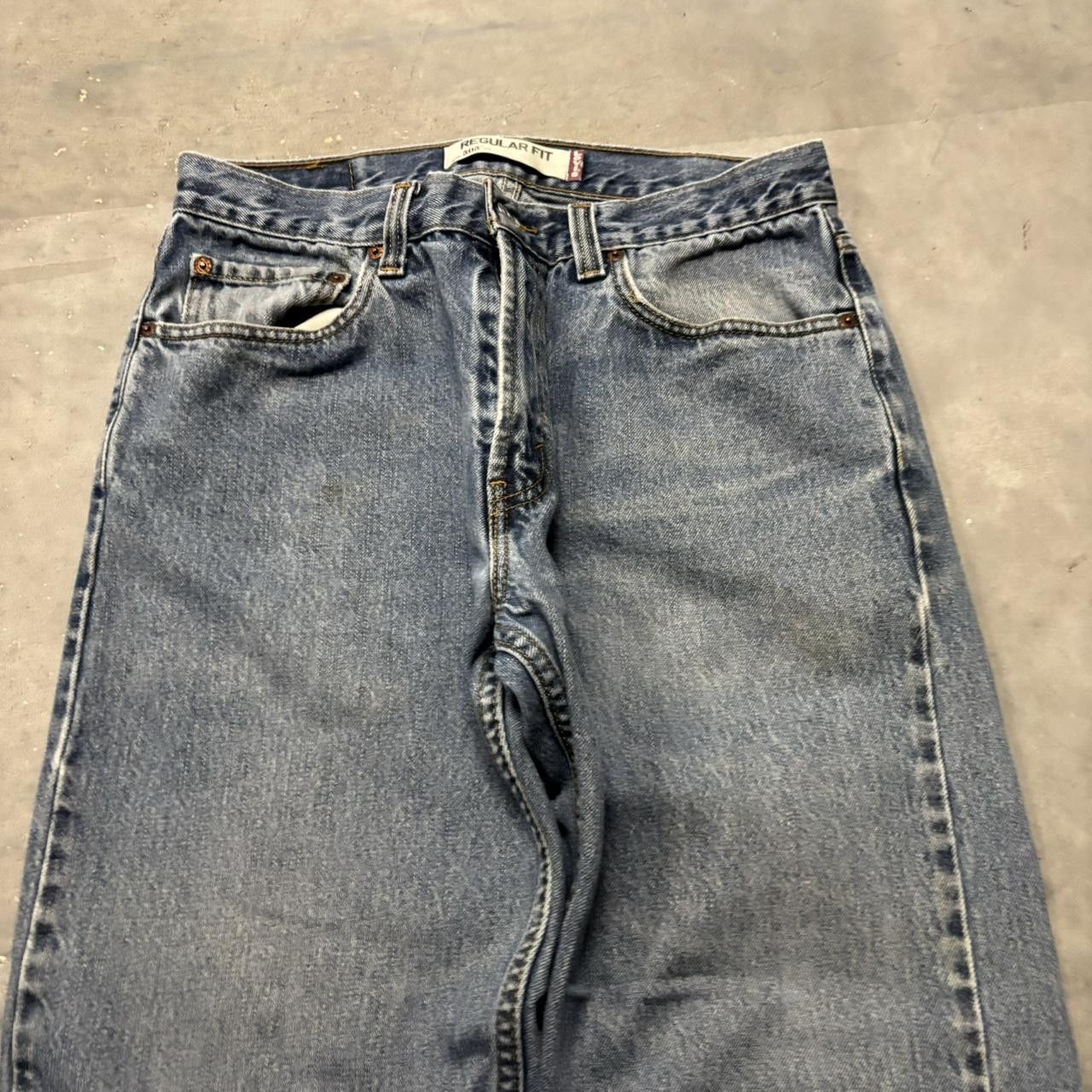 Levi's × Vintage Crazy Vintage Y2K/2000s Grunge Levi’s Medium Wash Denim Jeans! Size US 32 / EU 48 - 5 Thumbnail