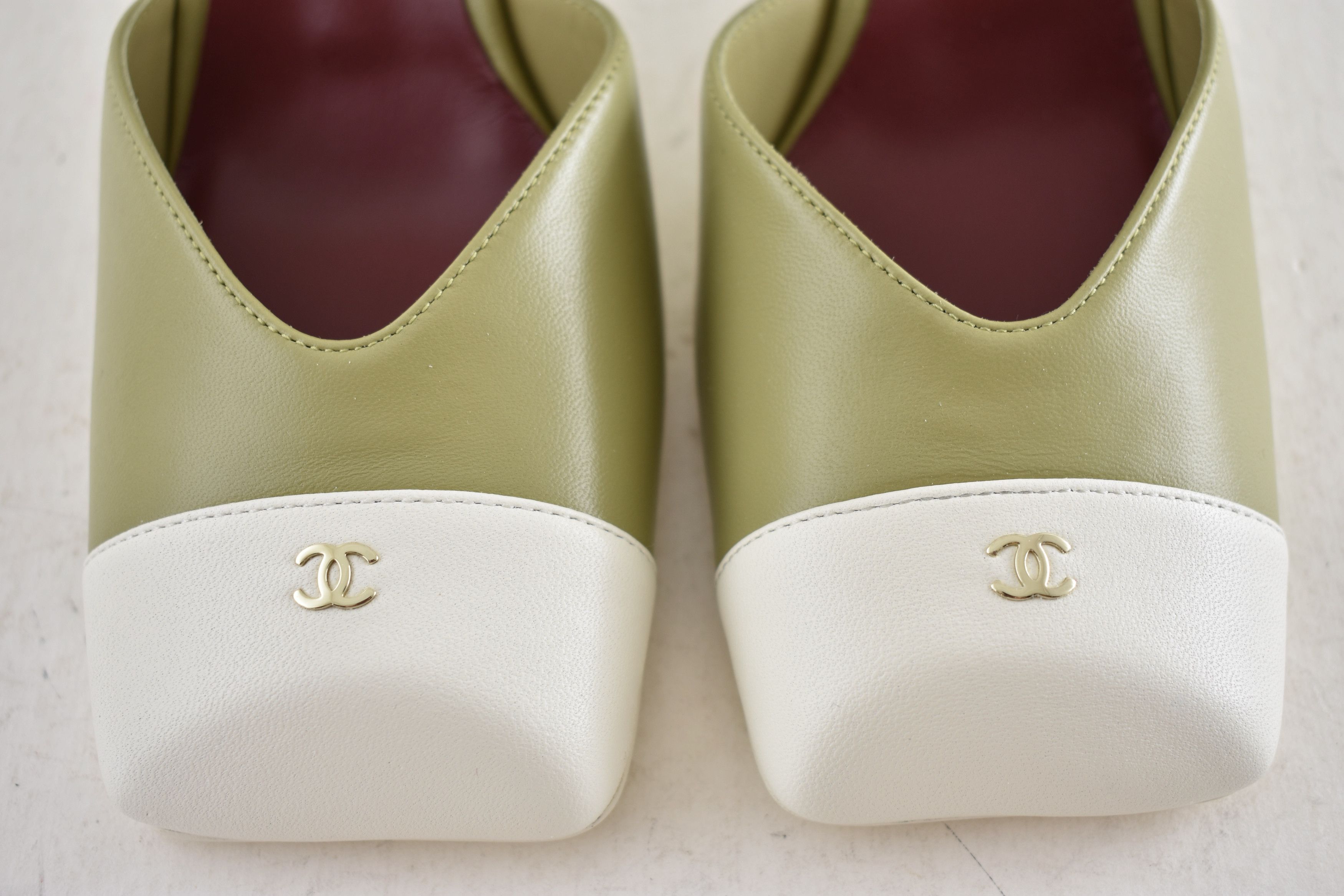 Chanel 26S Blazy Khaki Ivory Square Slingback Block Heel Pump 36.5 Size US 6.5 / IT 36.5 - 10 Thumbnail