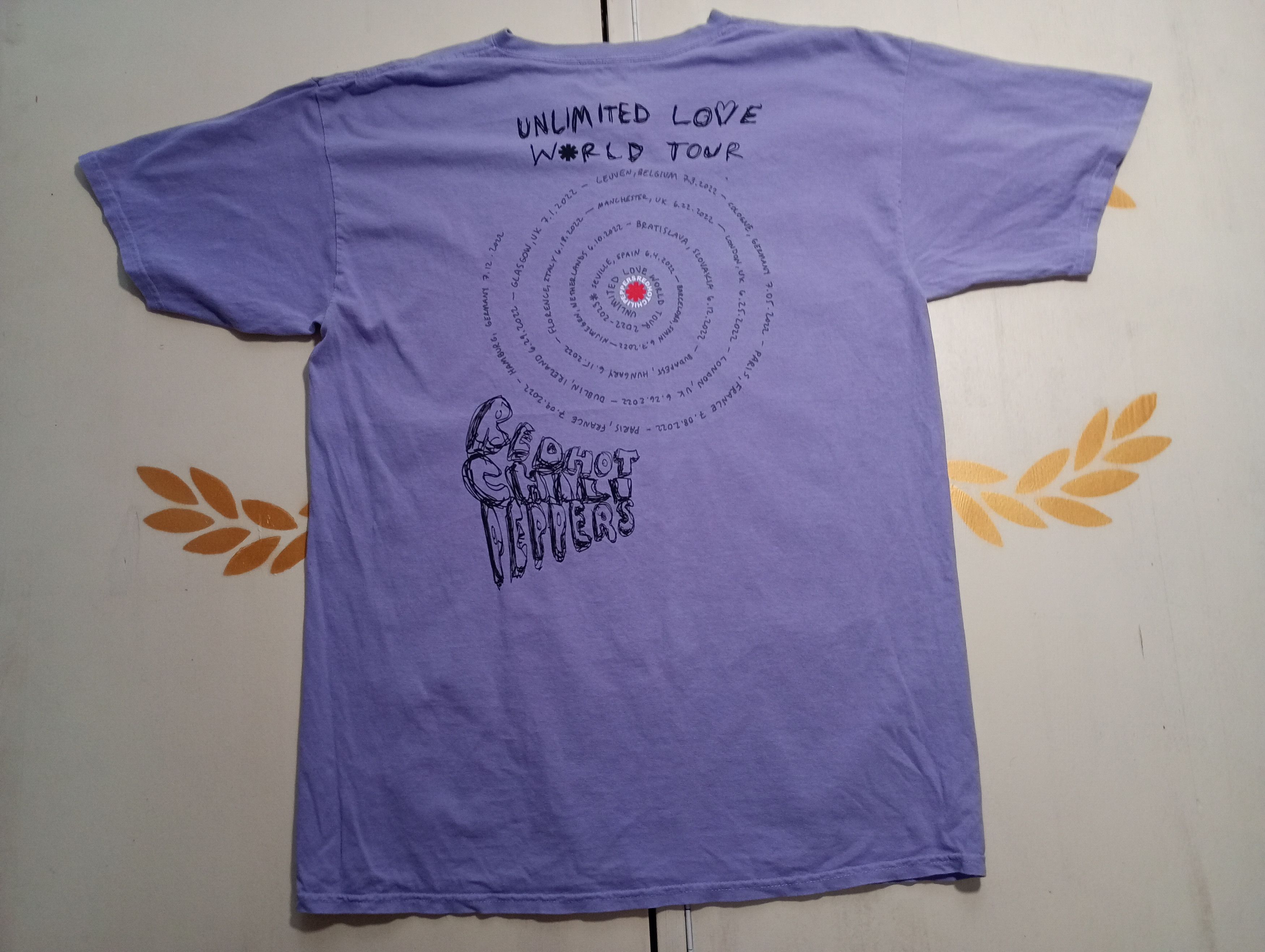 Band Tees RHCP Unlimited Love World Tour 2022-2023 T-Shirt Size US L / EU 52-54 / 3 - 10 Thumbnail