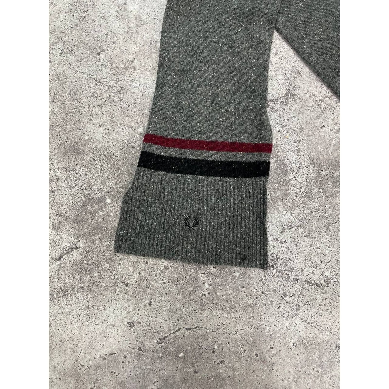 Fred Perry Fred Perry Wool Scarf Gray Ribbed Knit Logo Patch Winter Size ONE SIZE - 1 Thumbnail