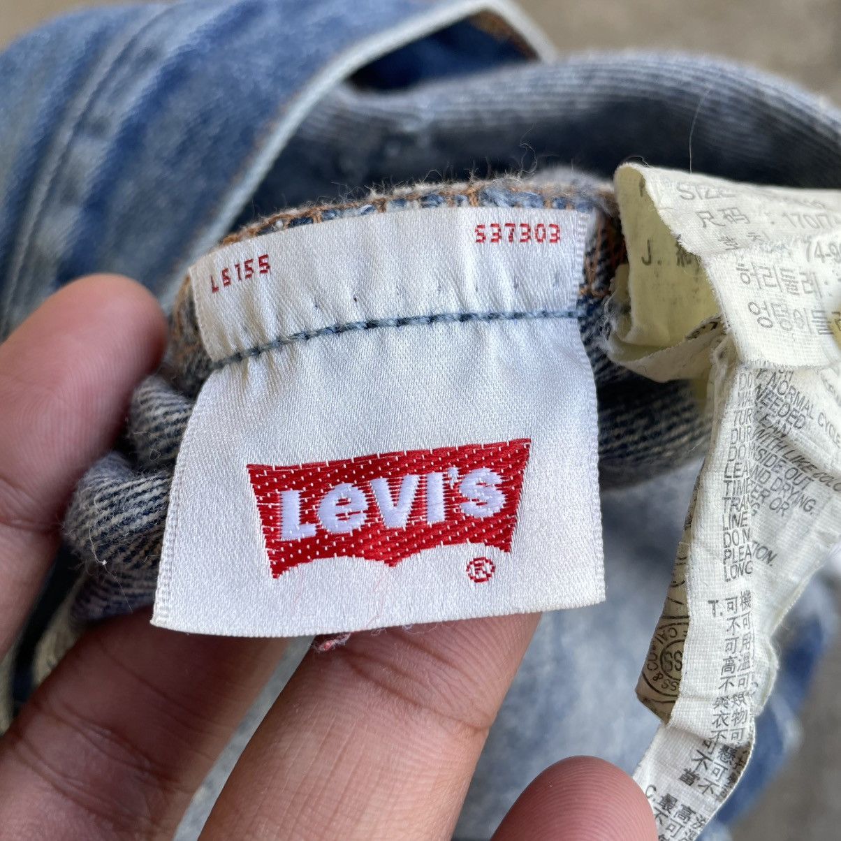 Levi's Vintage Clothing 🔥Vintage Levis 501 Splatter Paint Ripped Distress Jeans Size US 29 - 16 Thumbnail