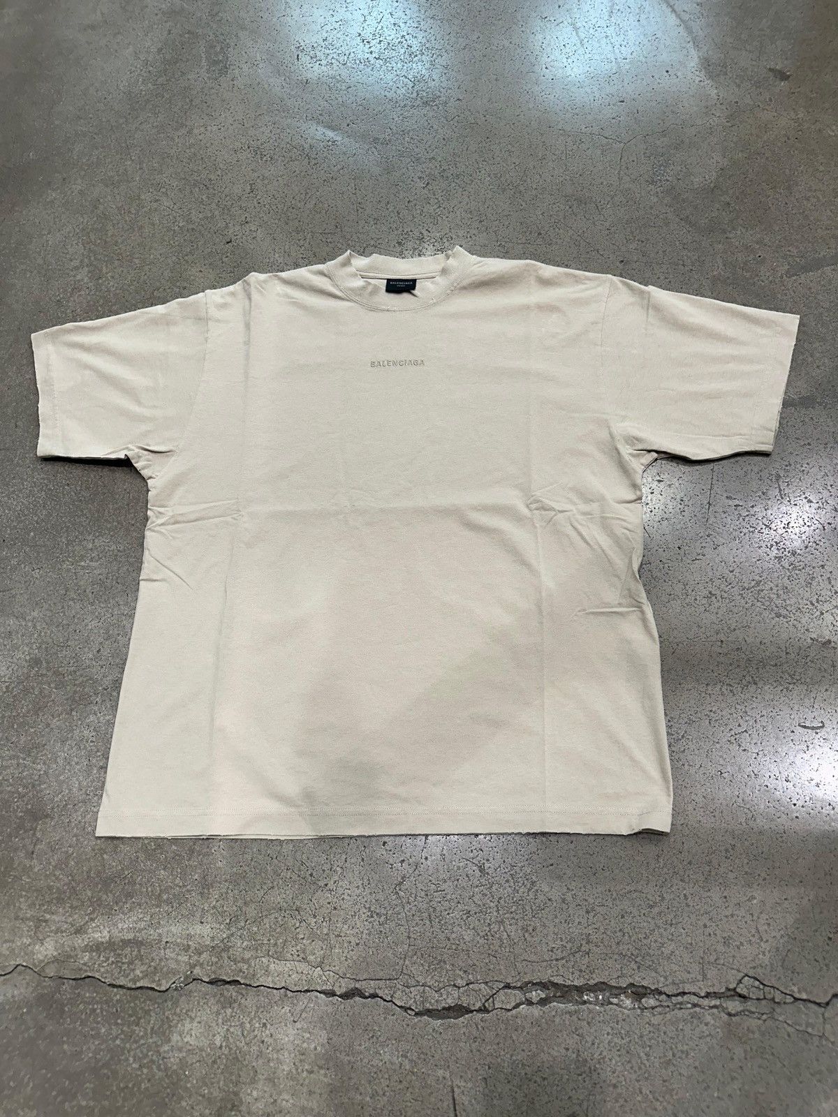 Balenciaga BALENCIAGA - Back Embroidered Jersey T-Shirt Beige Size US S / EU 44-46 / 1 - 1 Thumbnail