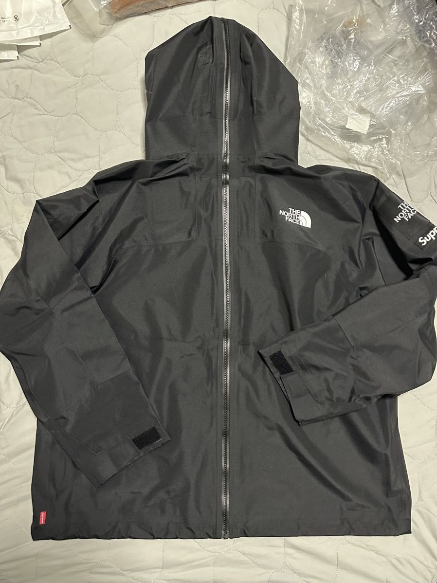 Supreme × The North Face Supreme The North Face Split Taped Seam Shell Jacket Black Size US XL / EU 56 / 4 - 2 Thumbnail