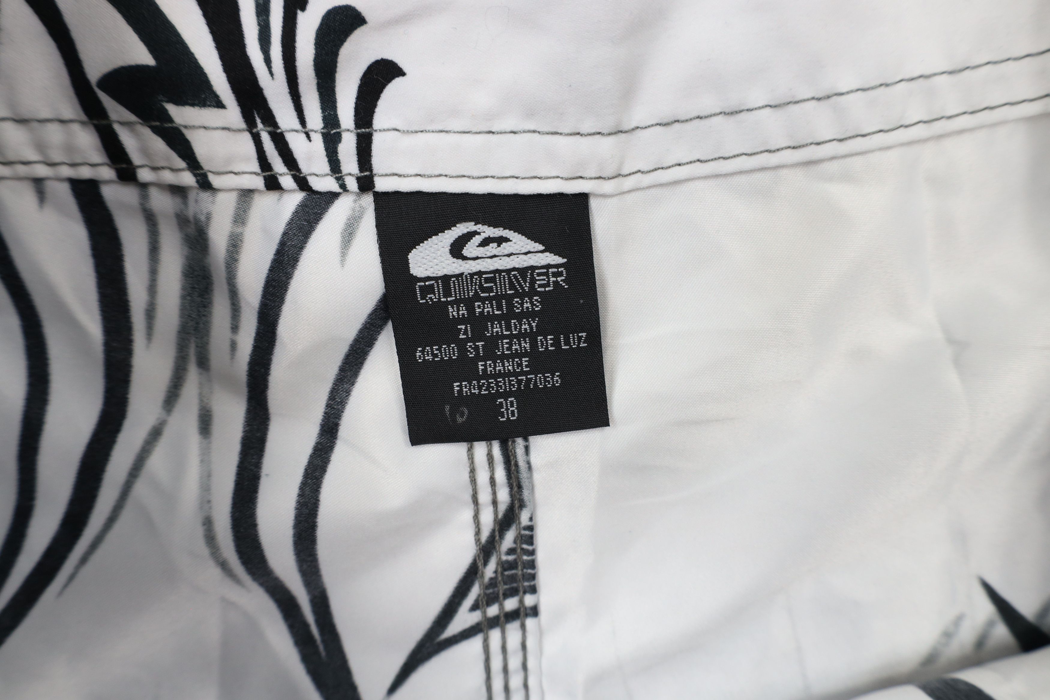Quiksilver × Vintage Vintage Quiksilver Surfing Iron Cross Tribal UFC MMA Shorts Size US 38 / EU 54 - 8 Thumbnail