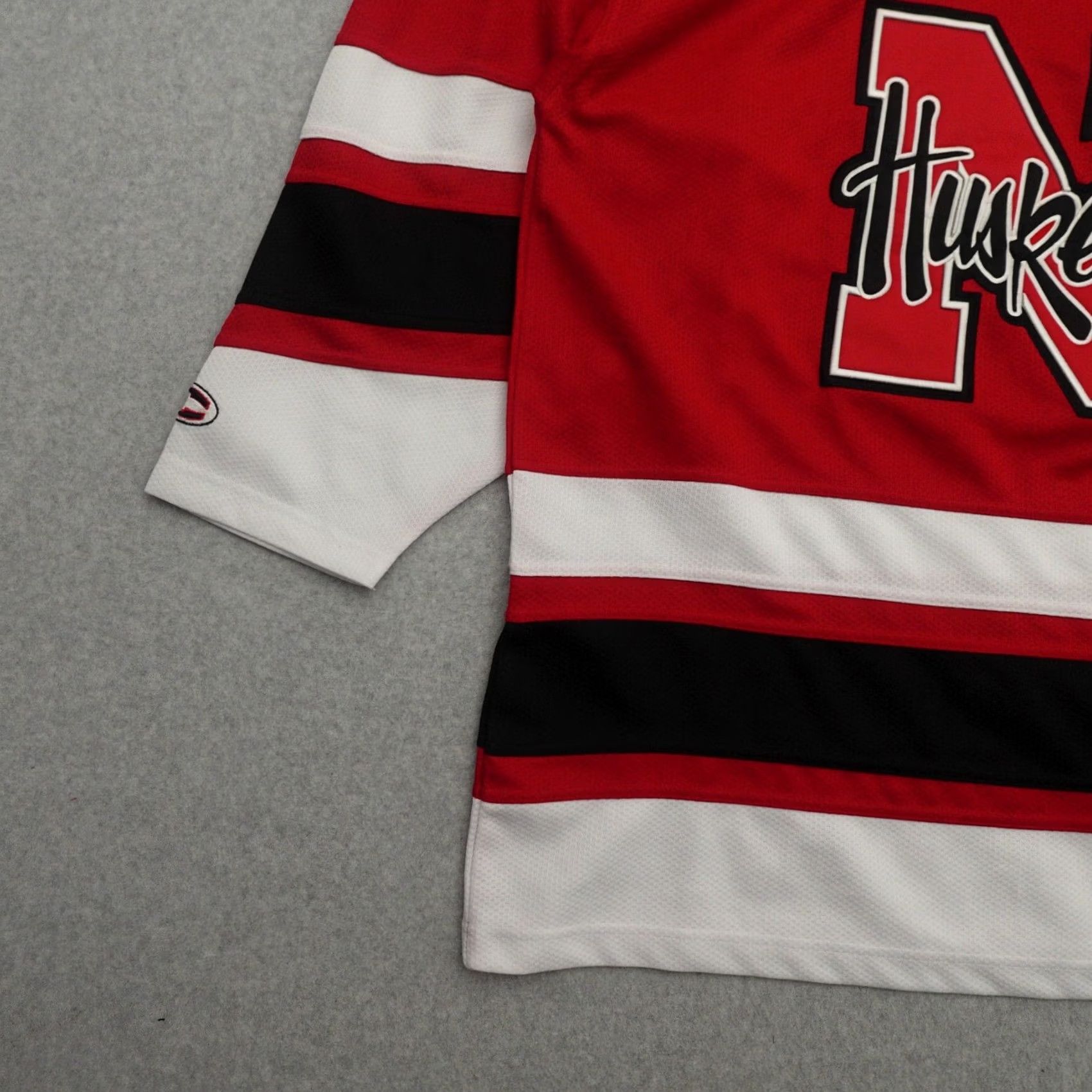 Vintage Vintage Colosseum Nebraska Hockey Jersey Shirt Large (23X32) Red Men's Size US L / EU 52-54 / 3 - 7 Thumbnail